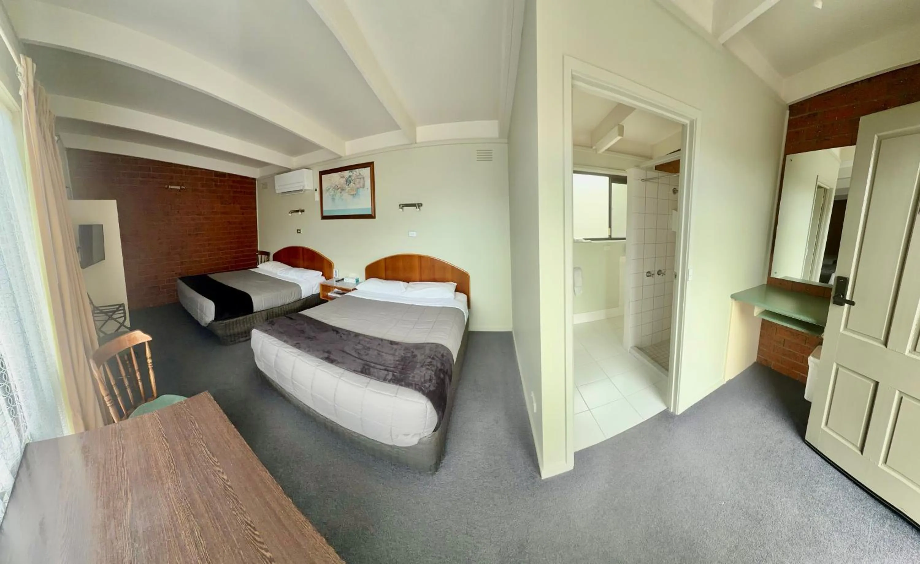 Bed in Abbotswood Motor Inn