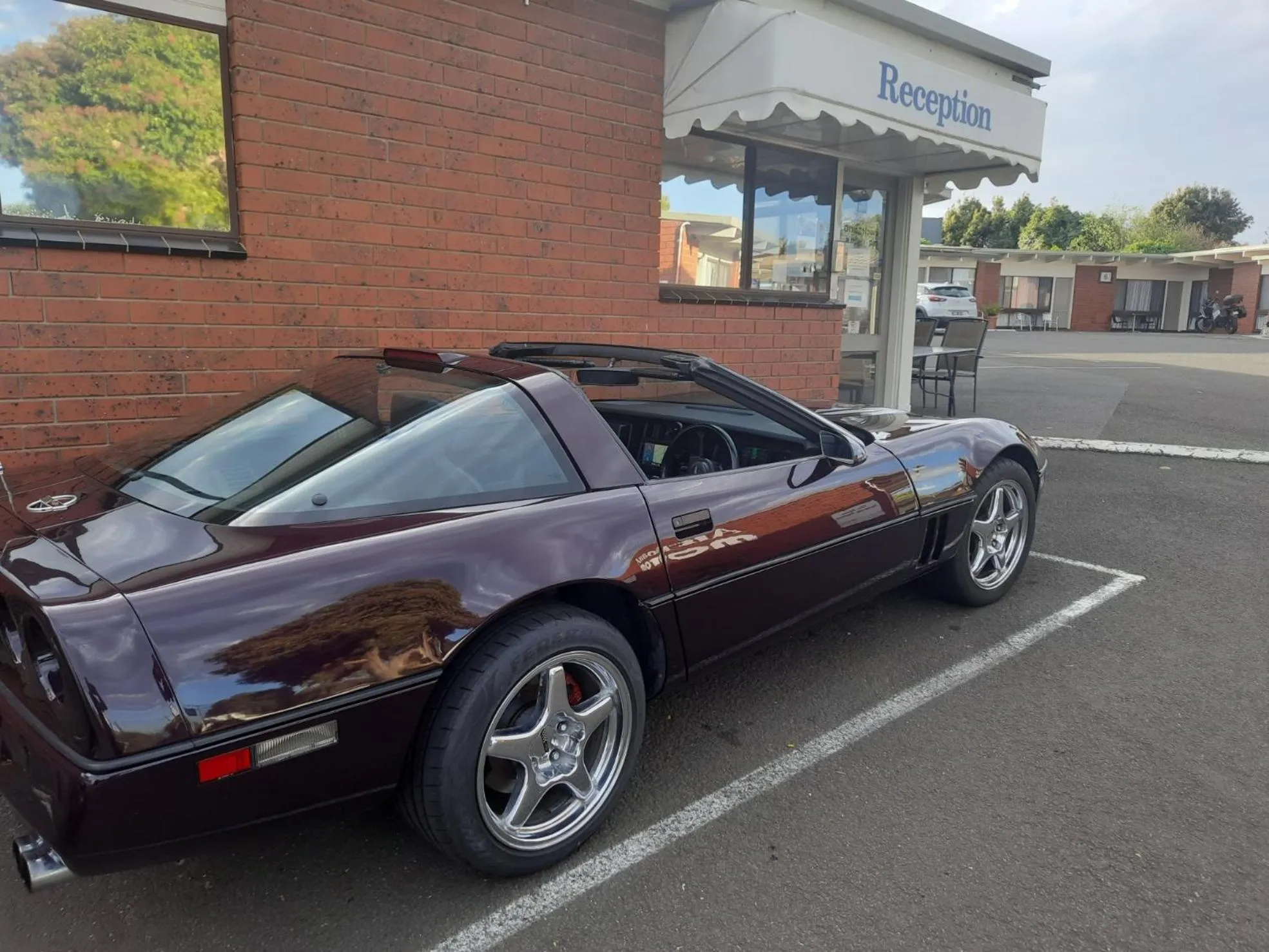 Parking in Abbotswood Motor Inn