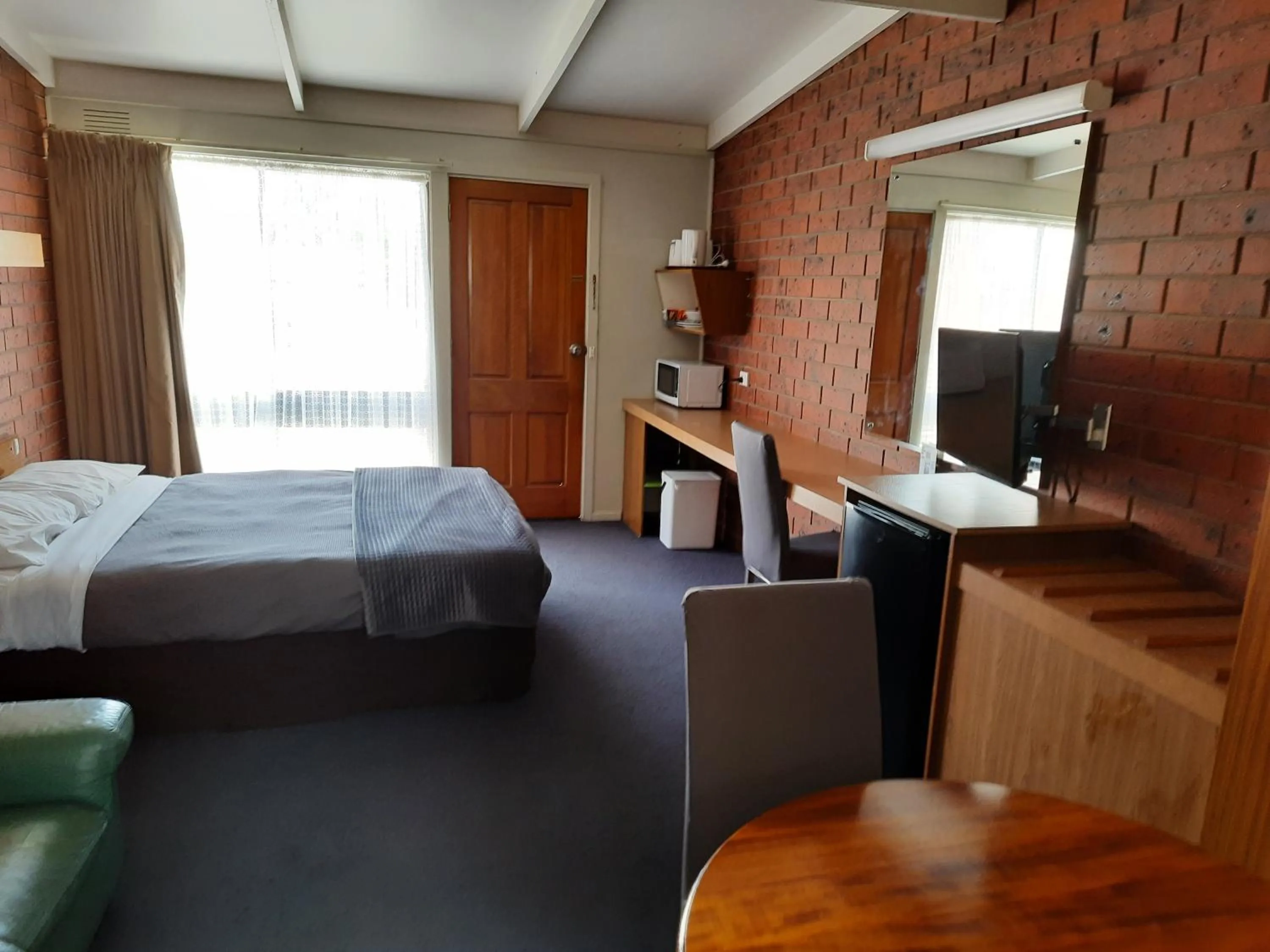 View (from property/room), Bed in Abbotswood Motor Inn