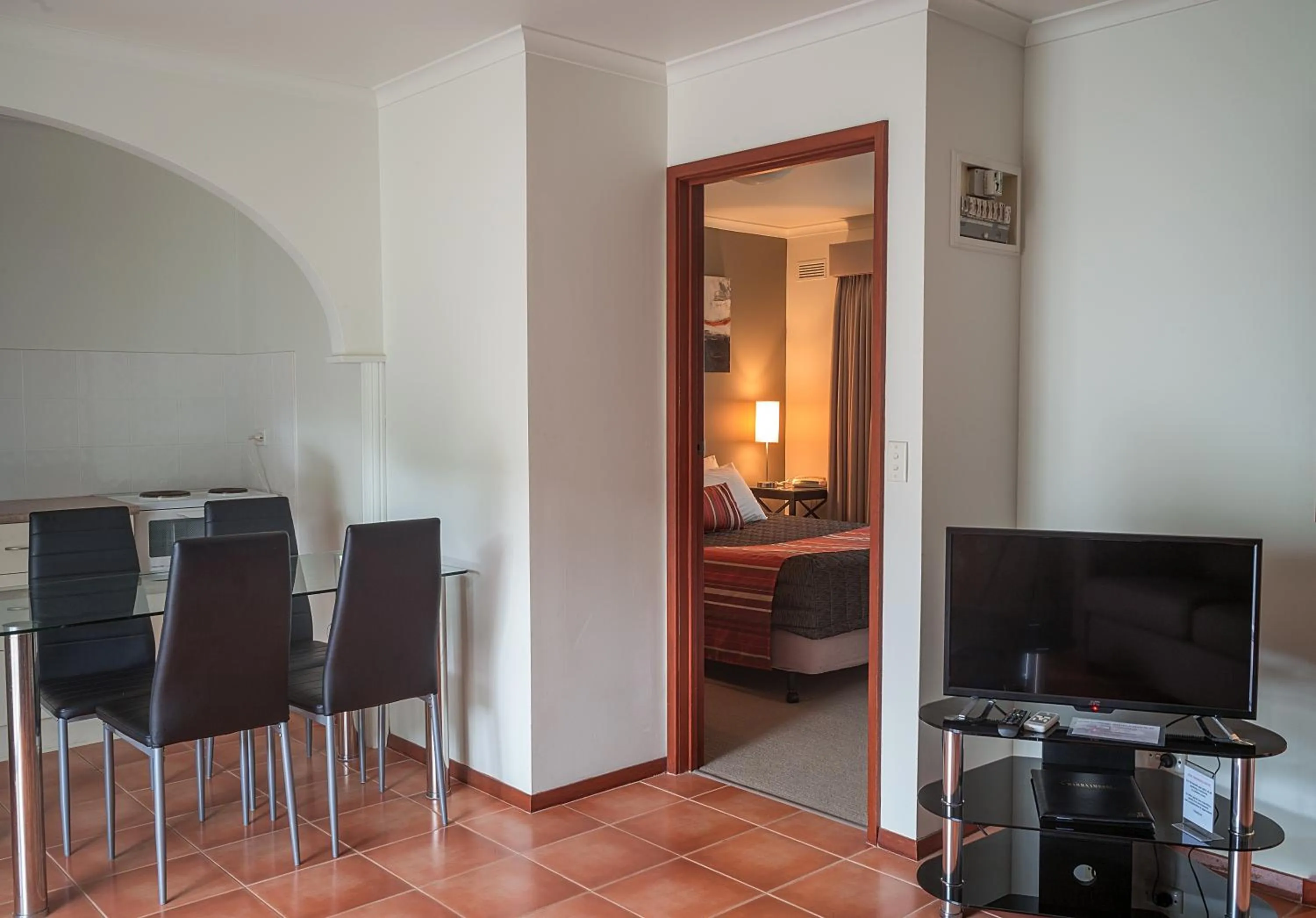 Dining area in Redwood Manor Motel Apartments
