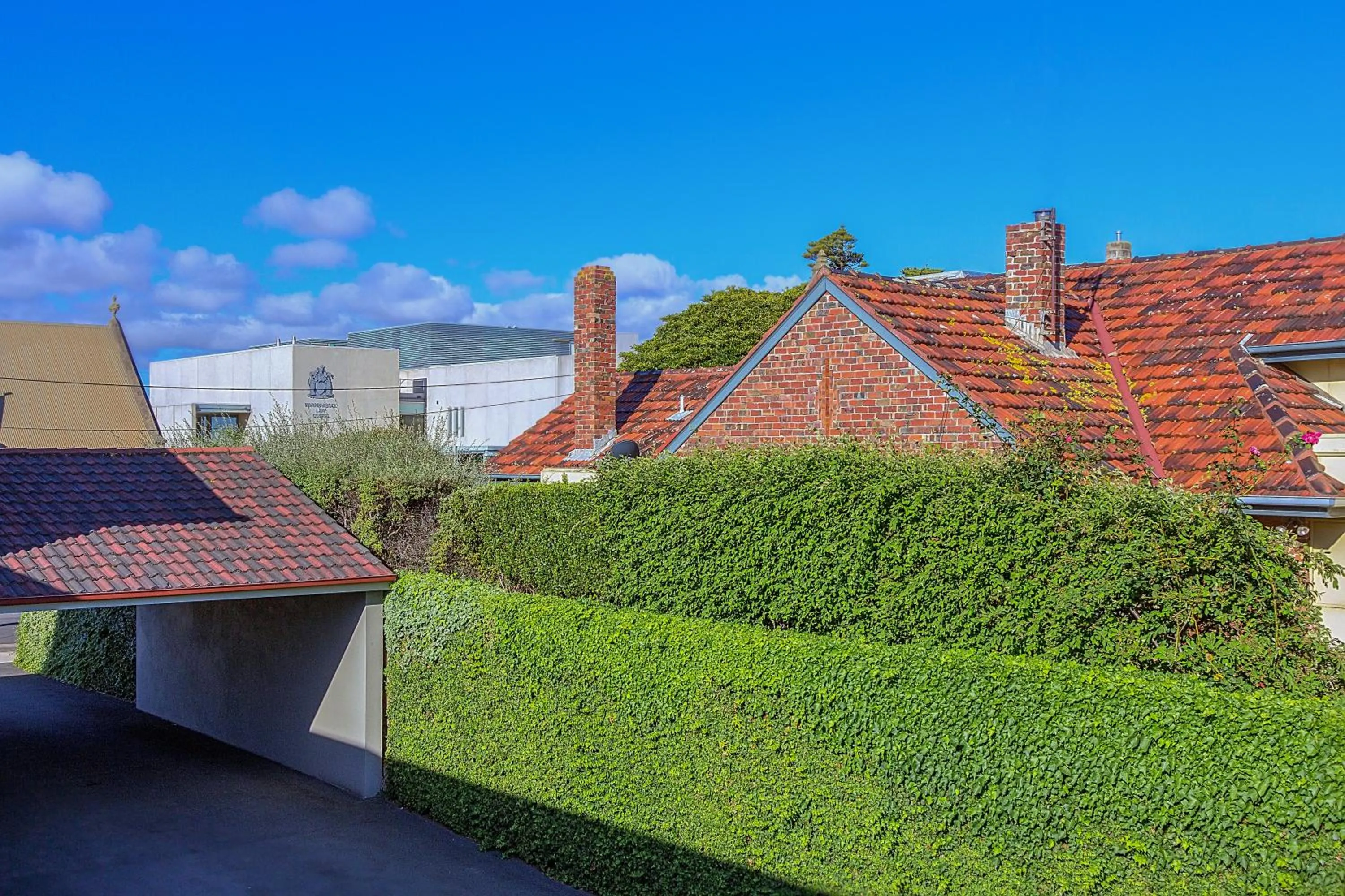 Property building in Redwood Manor Motel Apartments