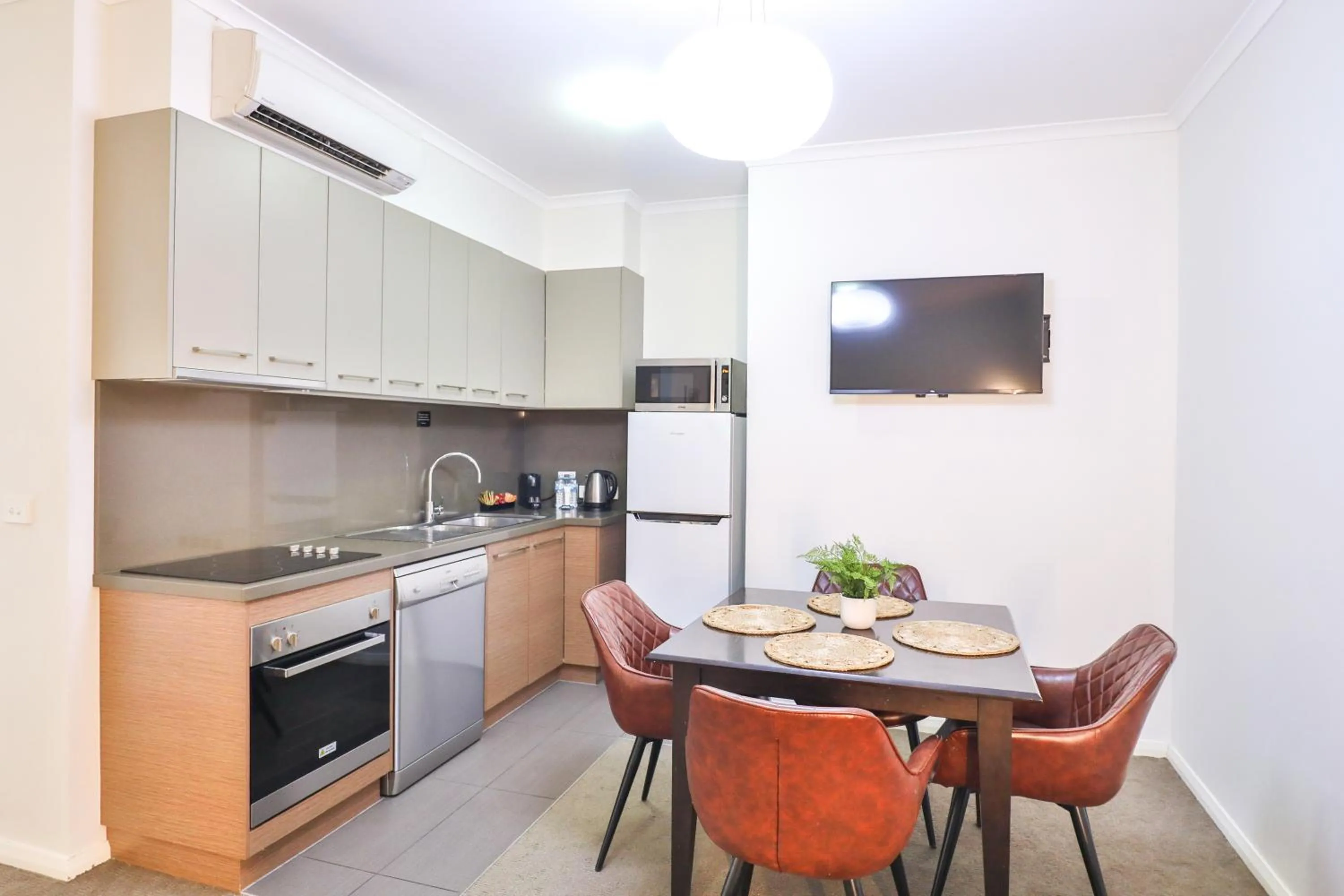 Kitchen or kitchenette in Indulge Apartments - Ontario