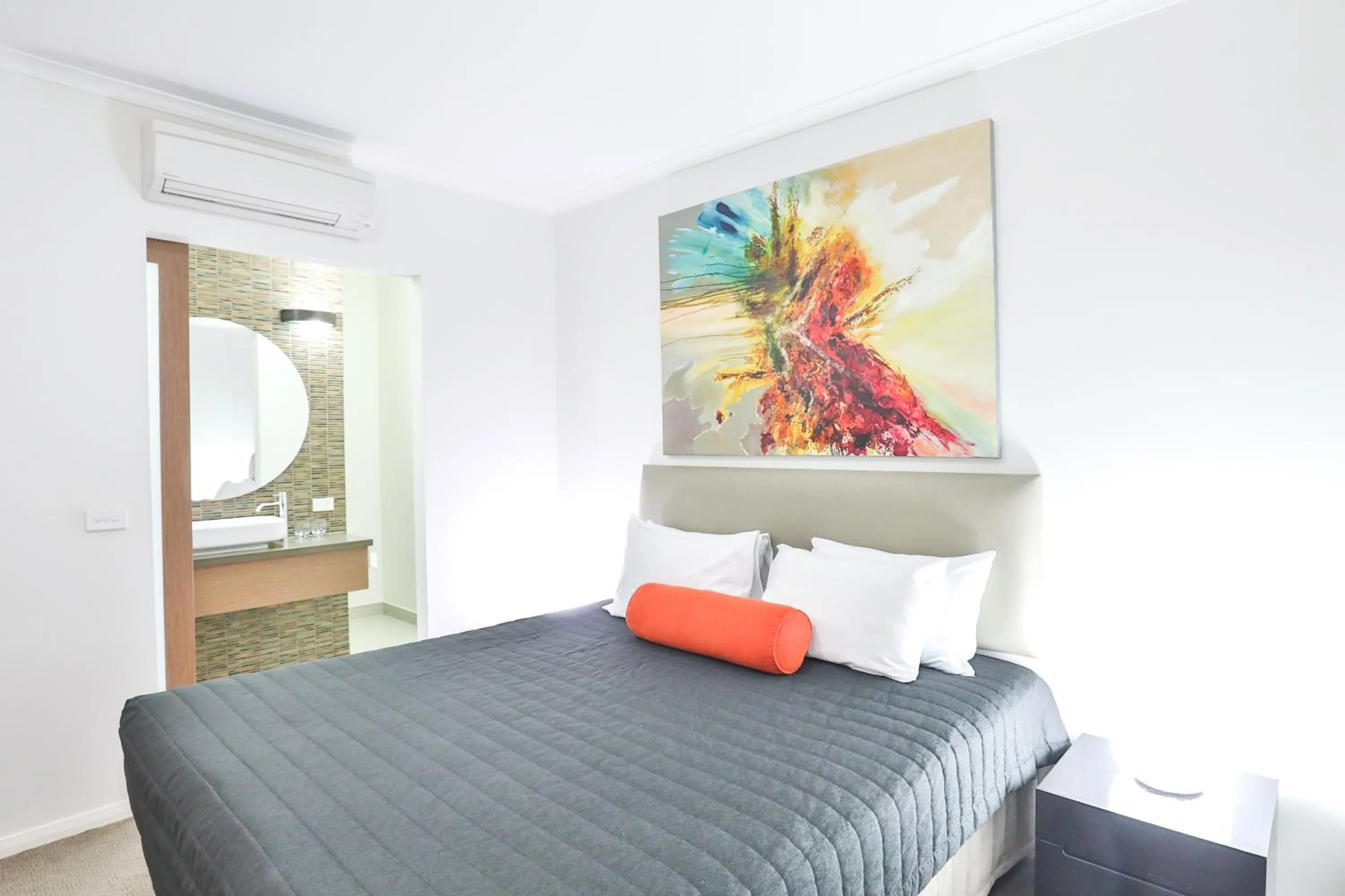 Bed in Indulge Apartments - Ontario