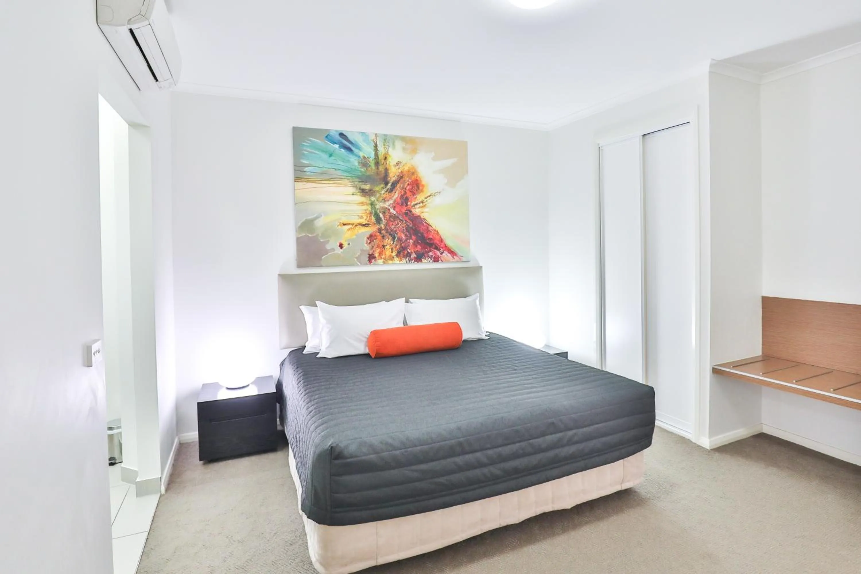 Bed in Indulge Apartments - Ontario