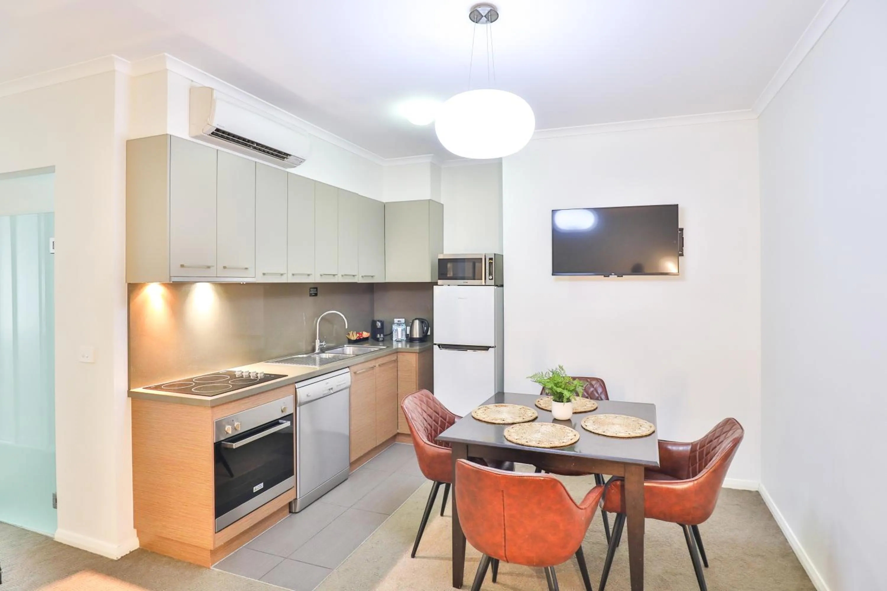 Kitchen or kitchenette in Indulge Apartments - Ontario