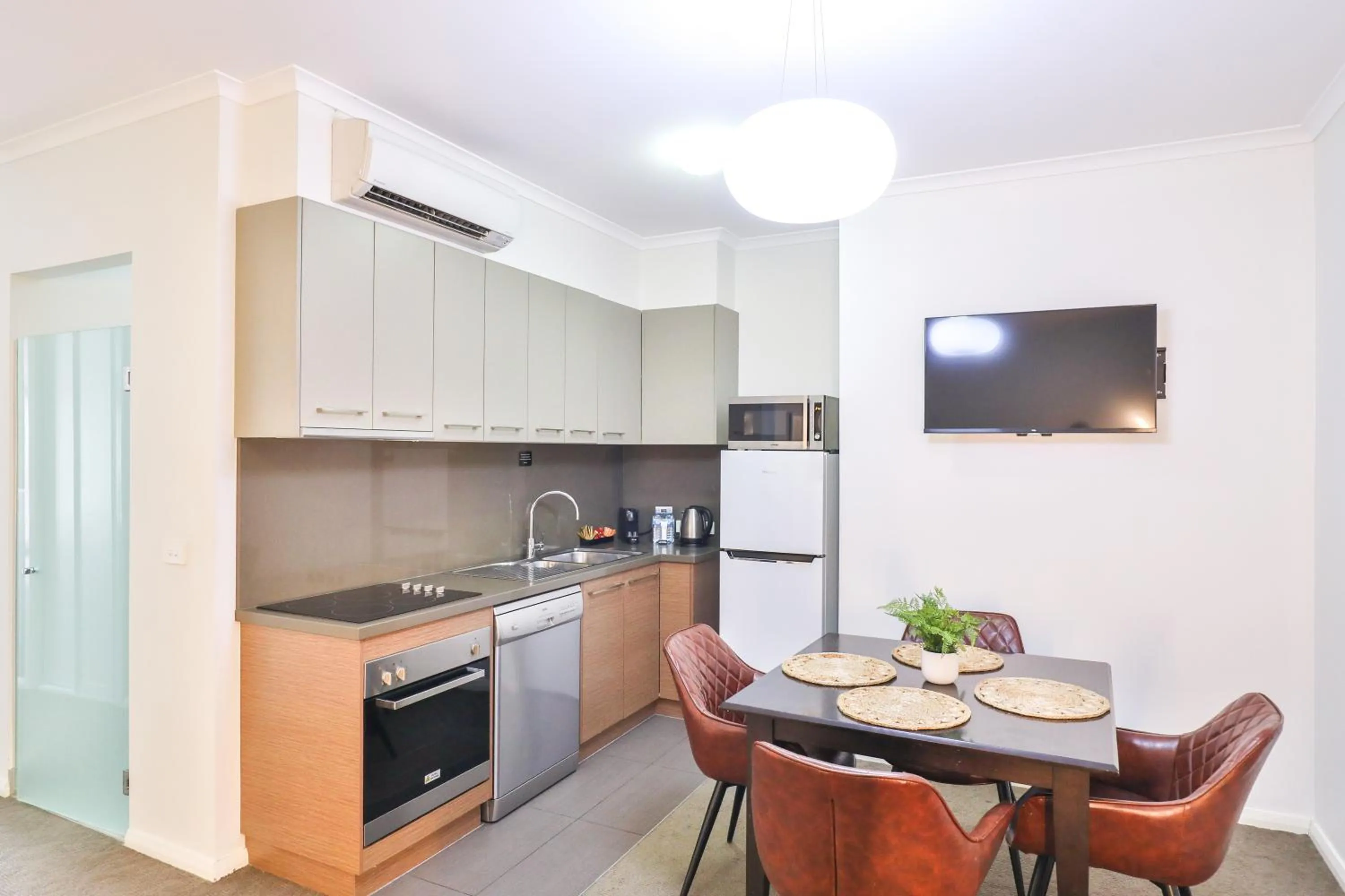 Kitchen or kitchenette in Indulge Apartments - Ontario