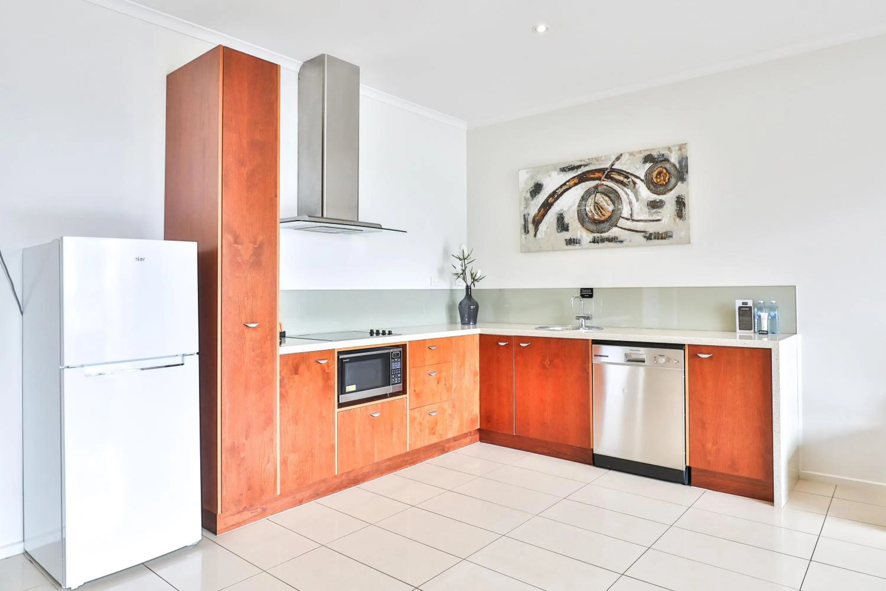Kitchen or kitchenette in Indulge Apartments - Langtree