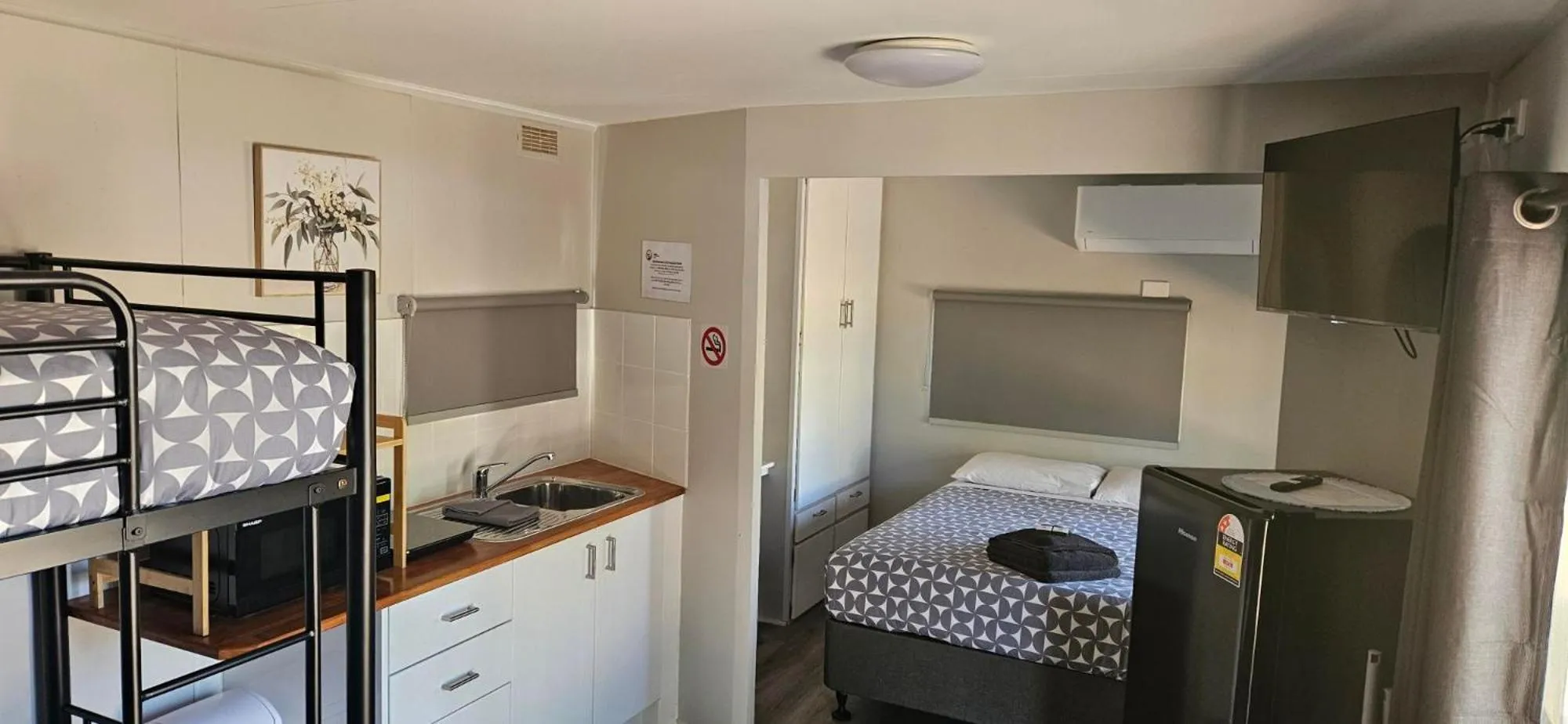 Photo of the whole room, Bed in Drummond Cove Holiday Park