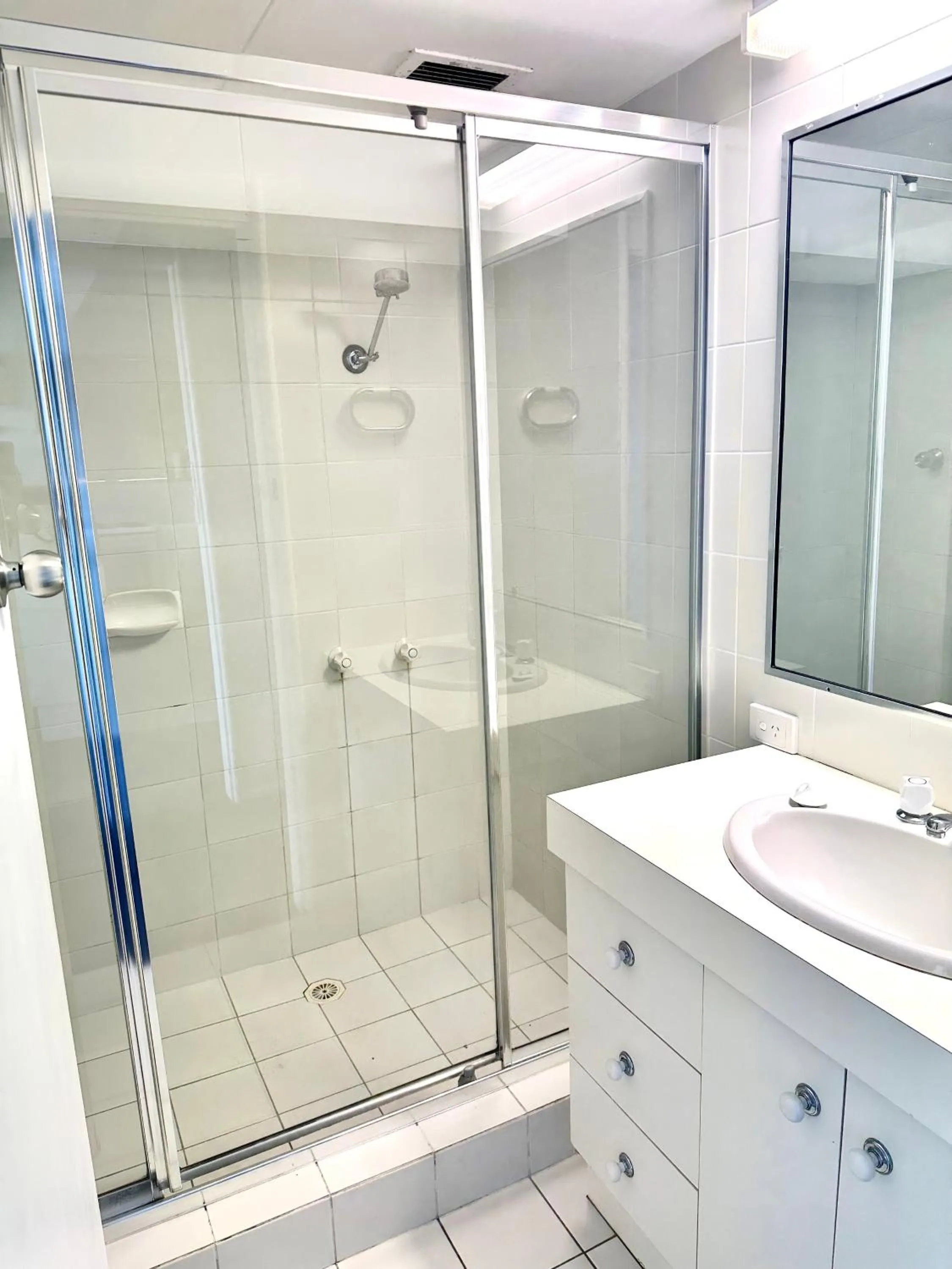 Bathroom in Hillhaven Holiday Apartments