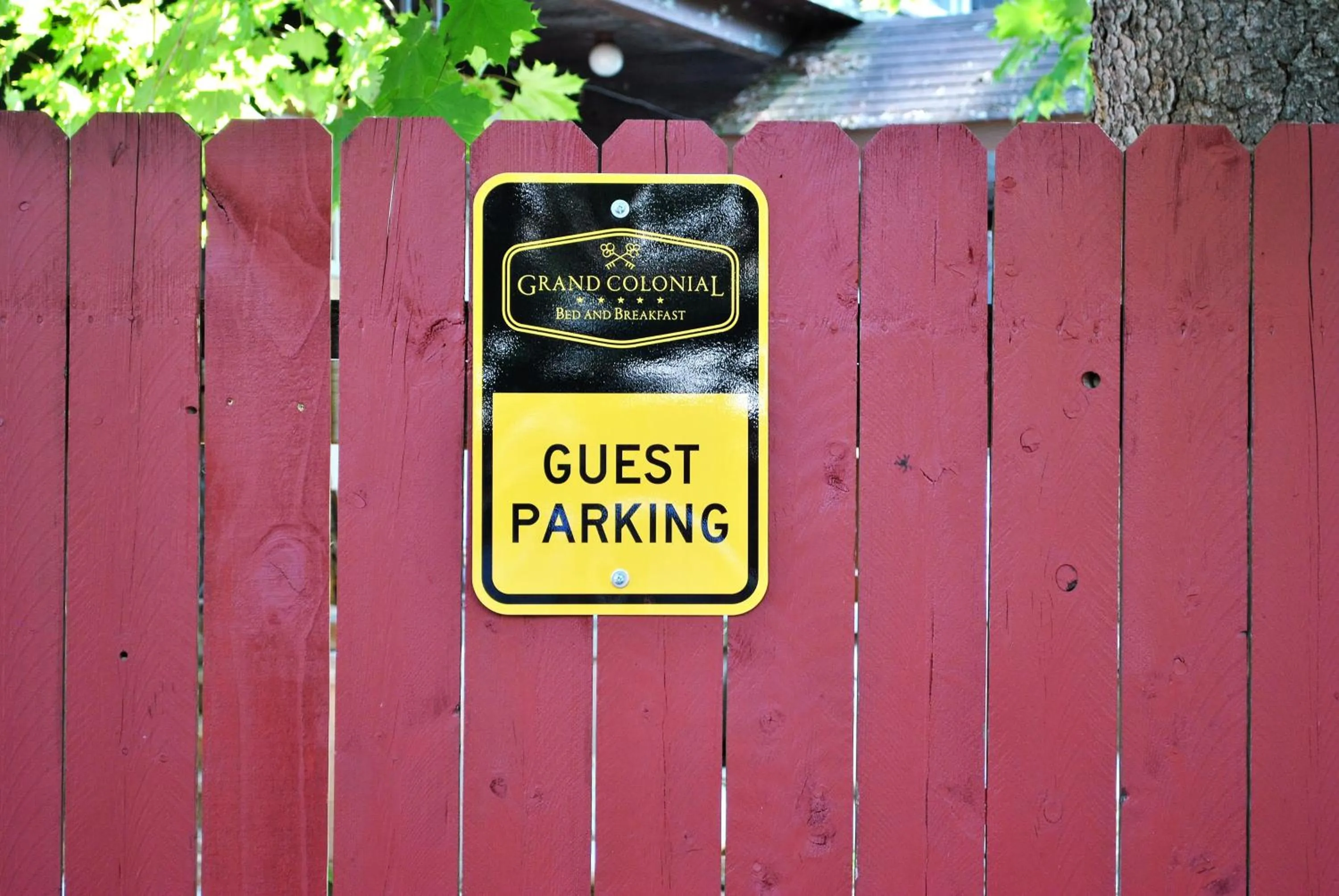 Parking in Grand Colonial Bed and Breakfast