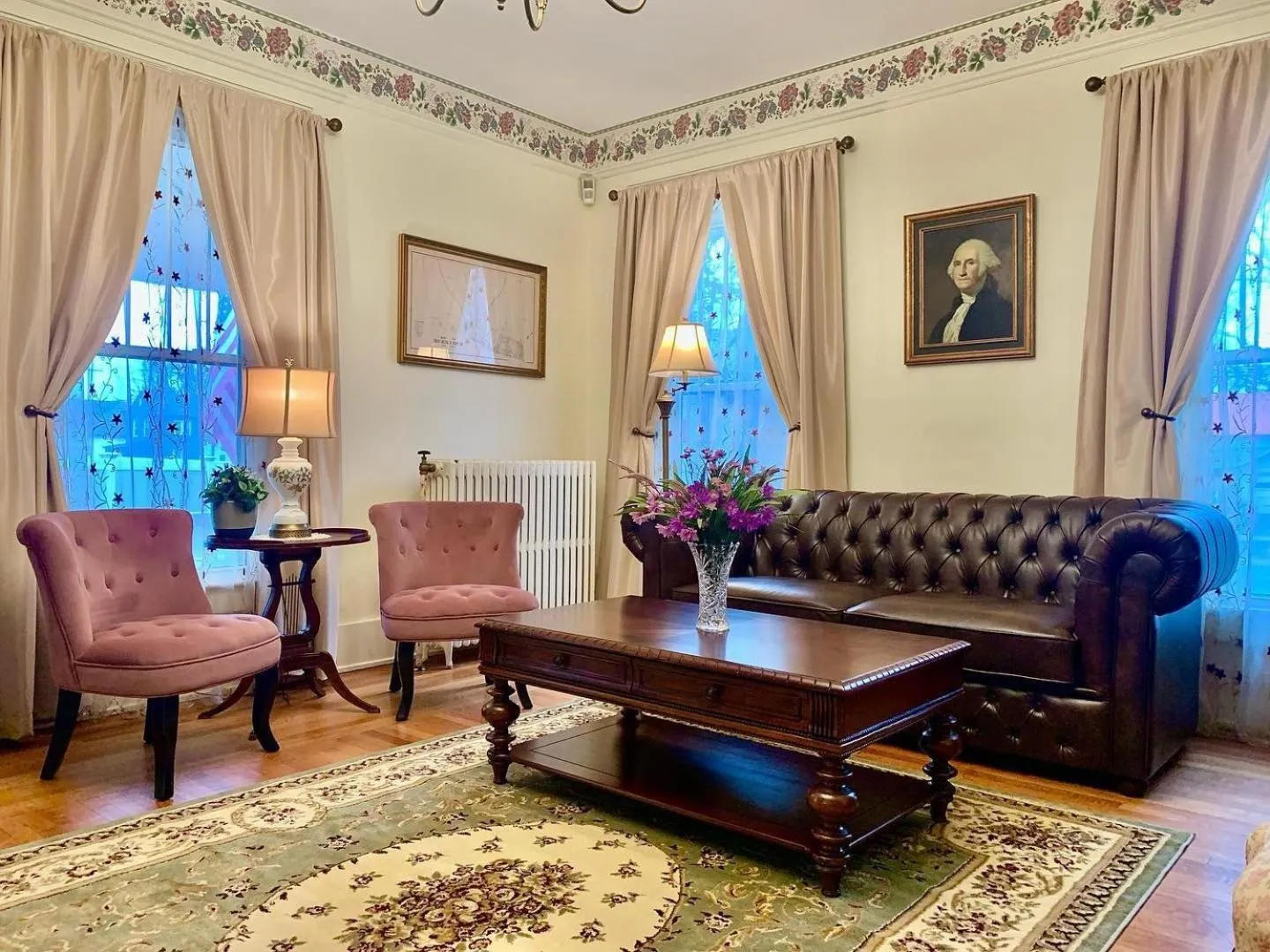 Seating area in Grand Colonial Bed and Breakfast