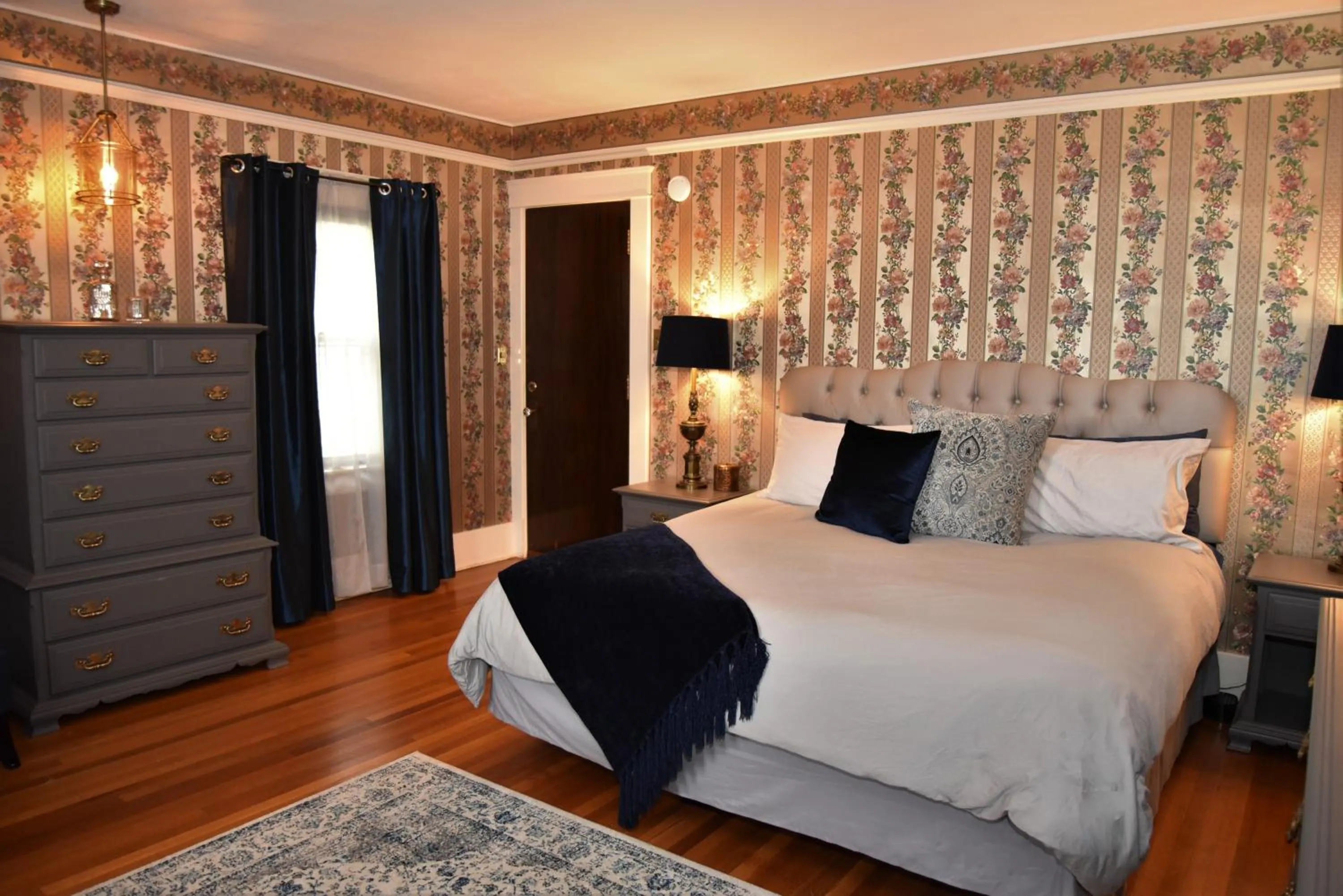 Bedroom, Bed in Grand Colonial Bed and Breakfast