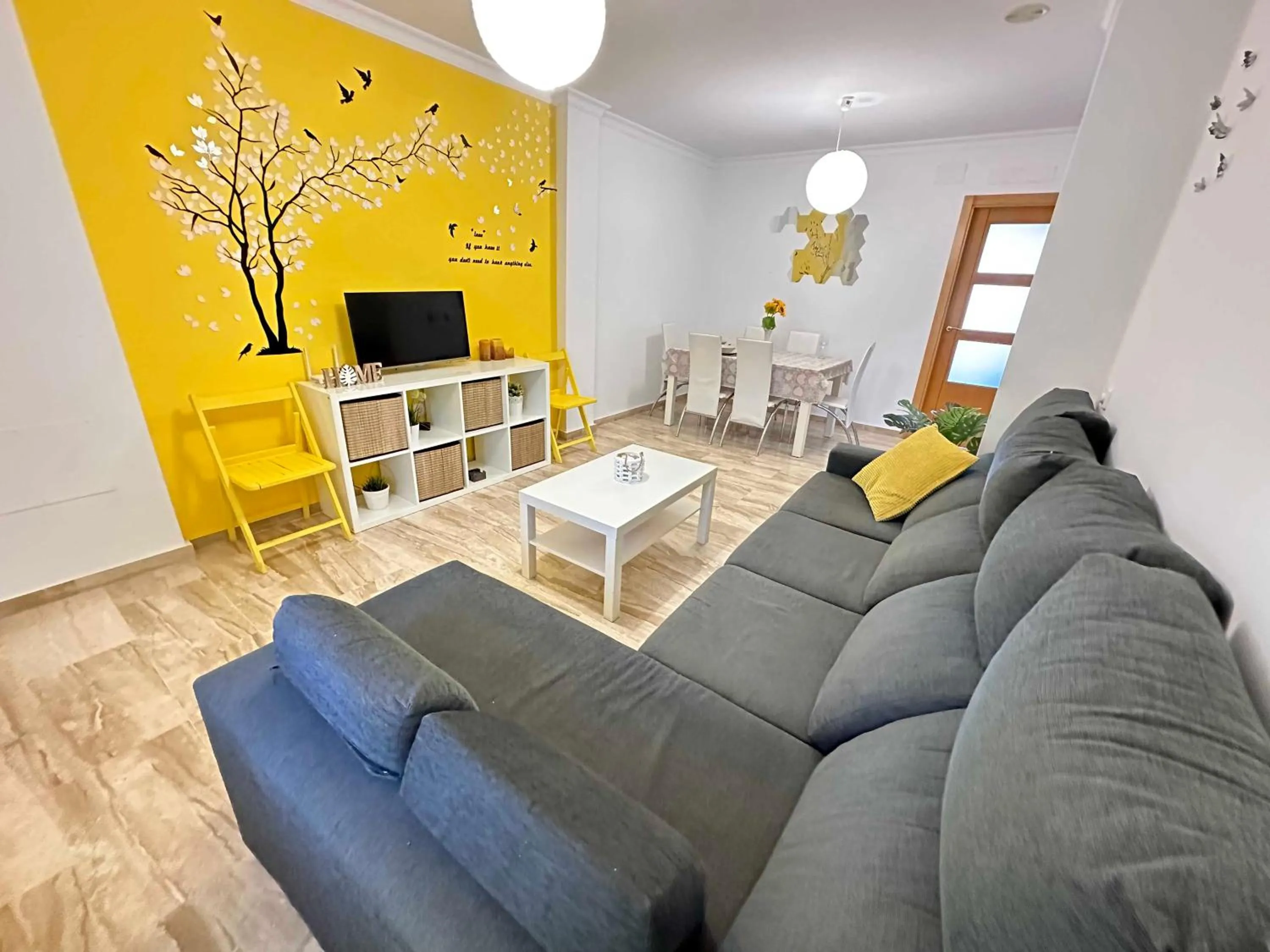 Communal lounge/ TV room in Taymar