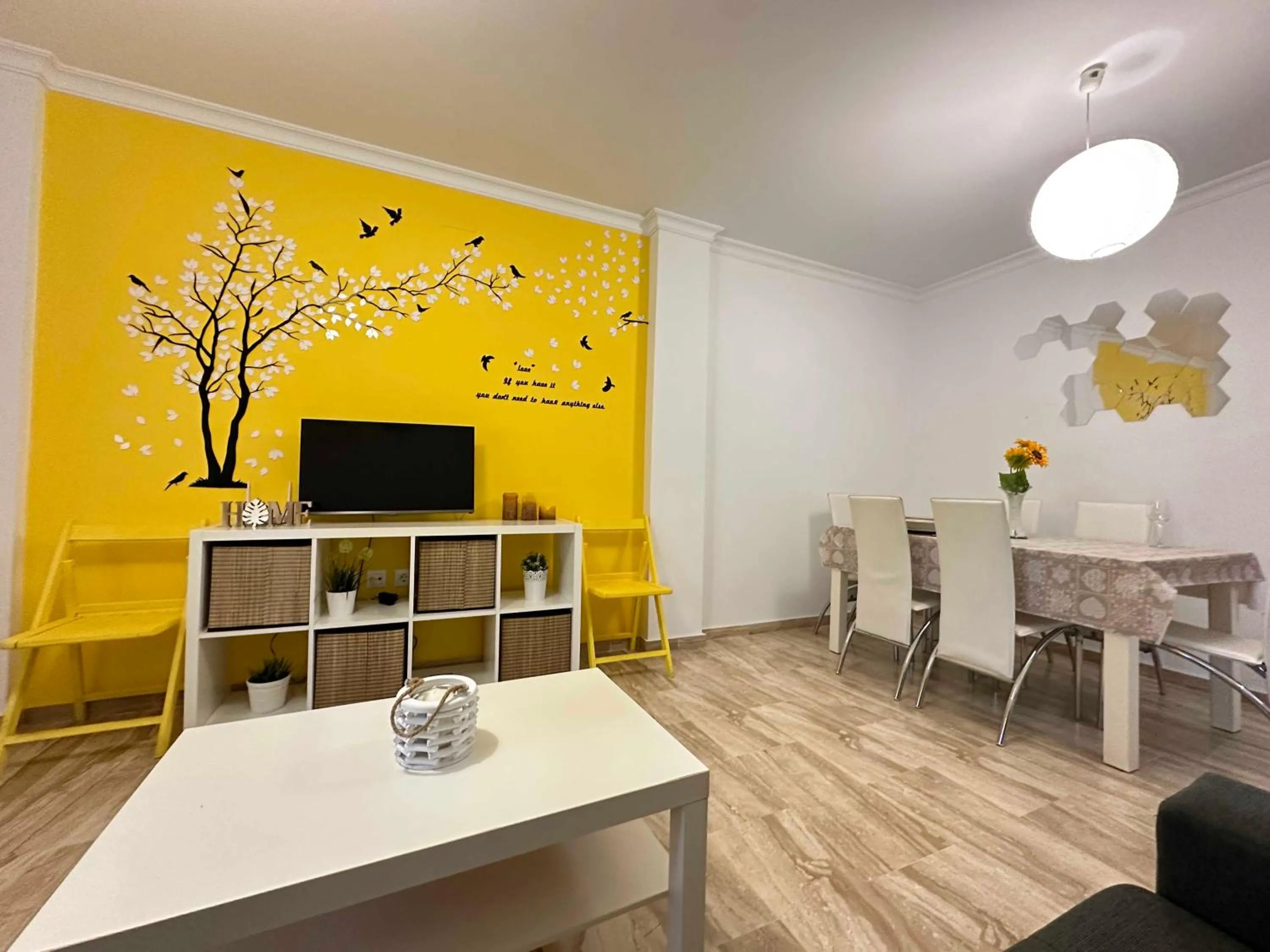 Communal lounge/ TV room in Taymar