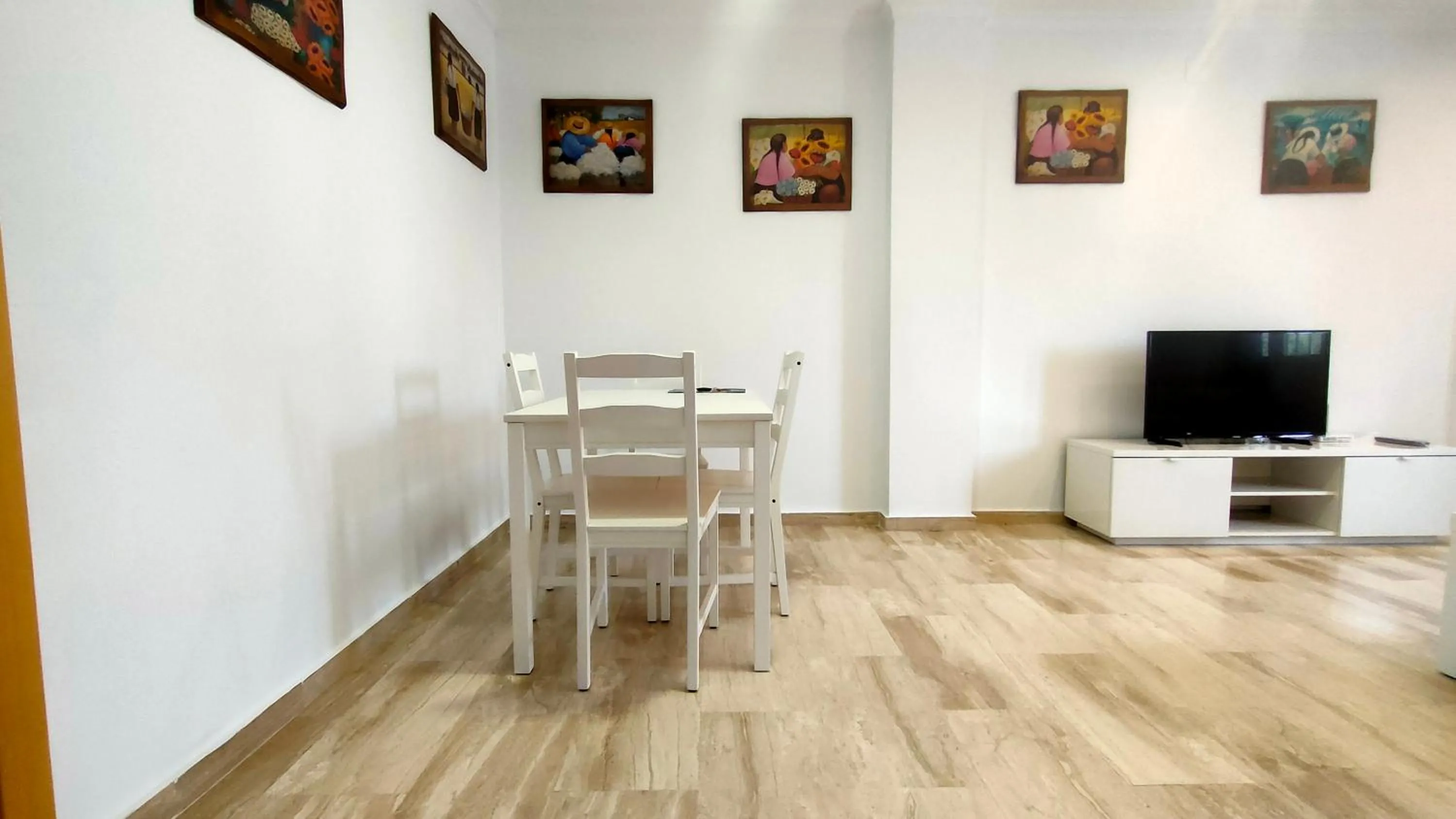 Communal lounge/ TV room in Taymar