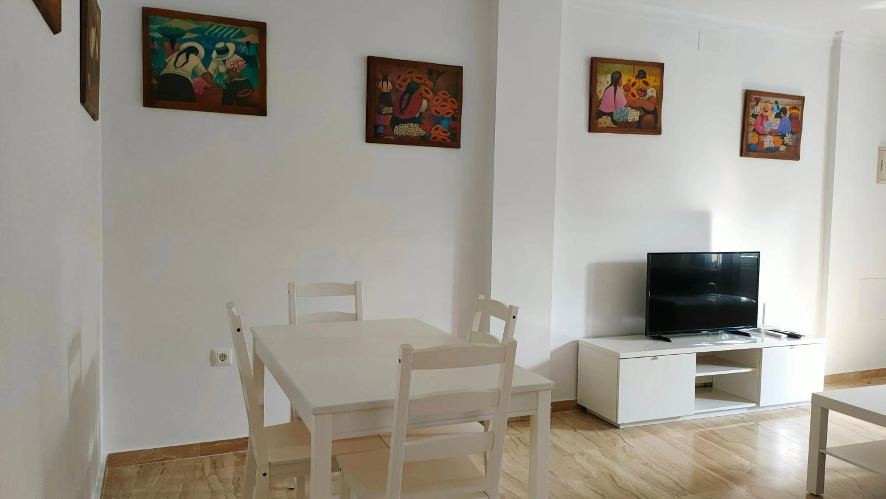 Communal lounge/ TV room in Taymar