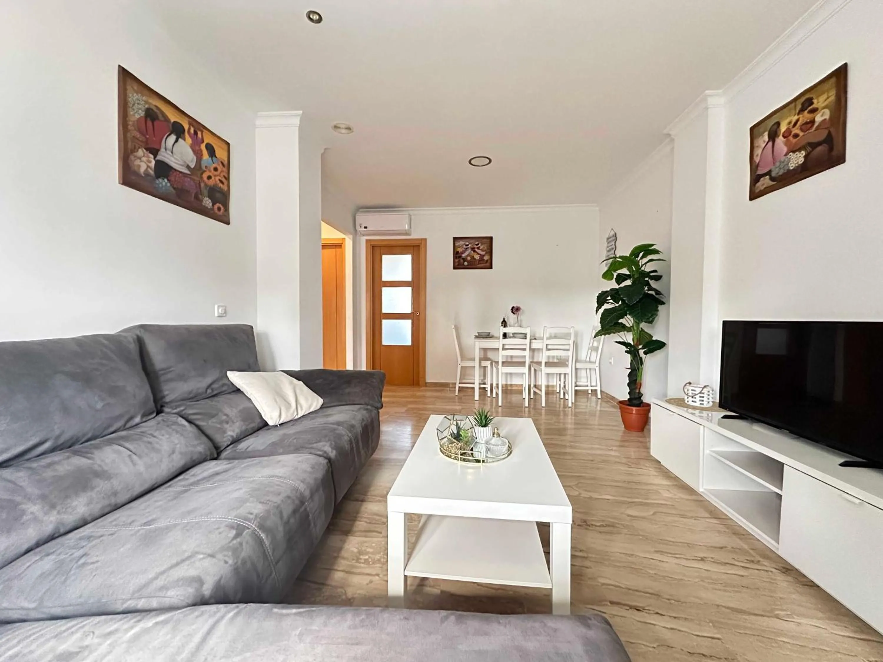 Communal lounge/ TV room in Taymar