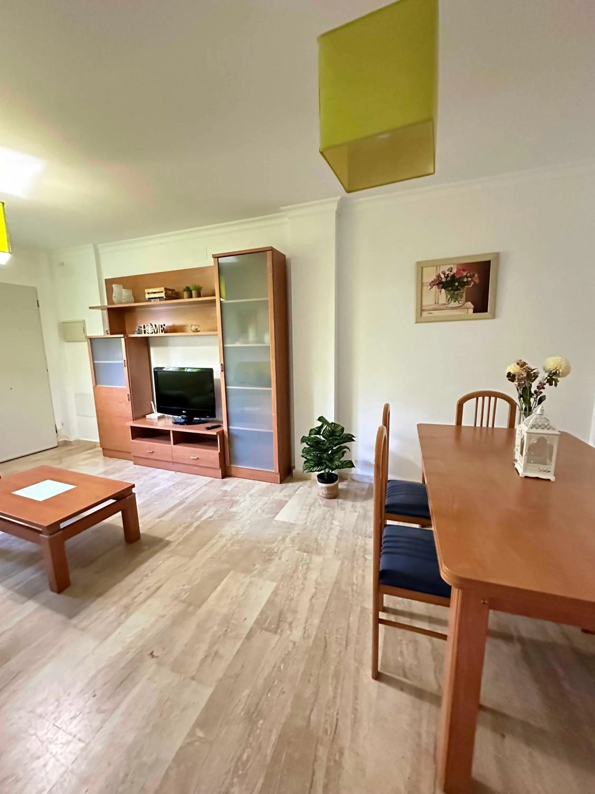 Communal lounge/ TV room in Taymar