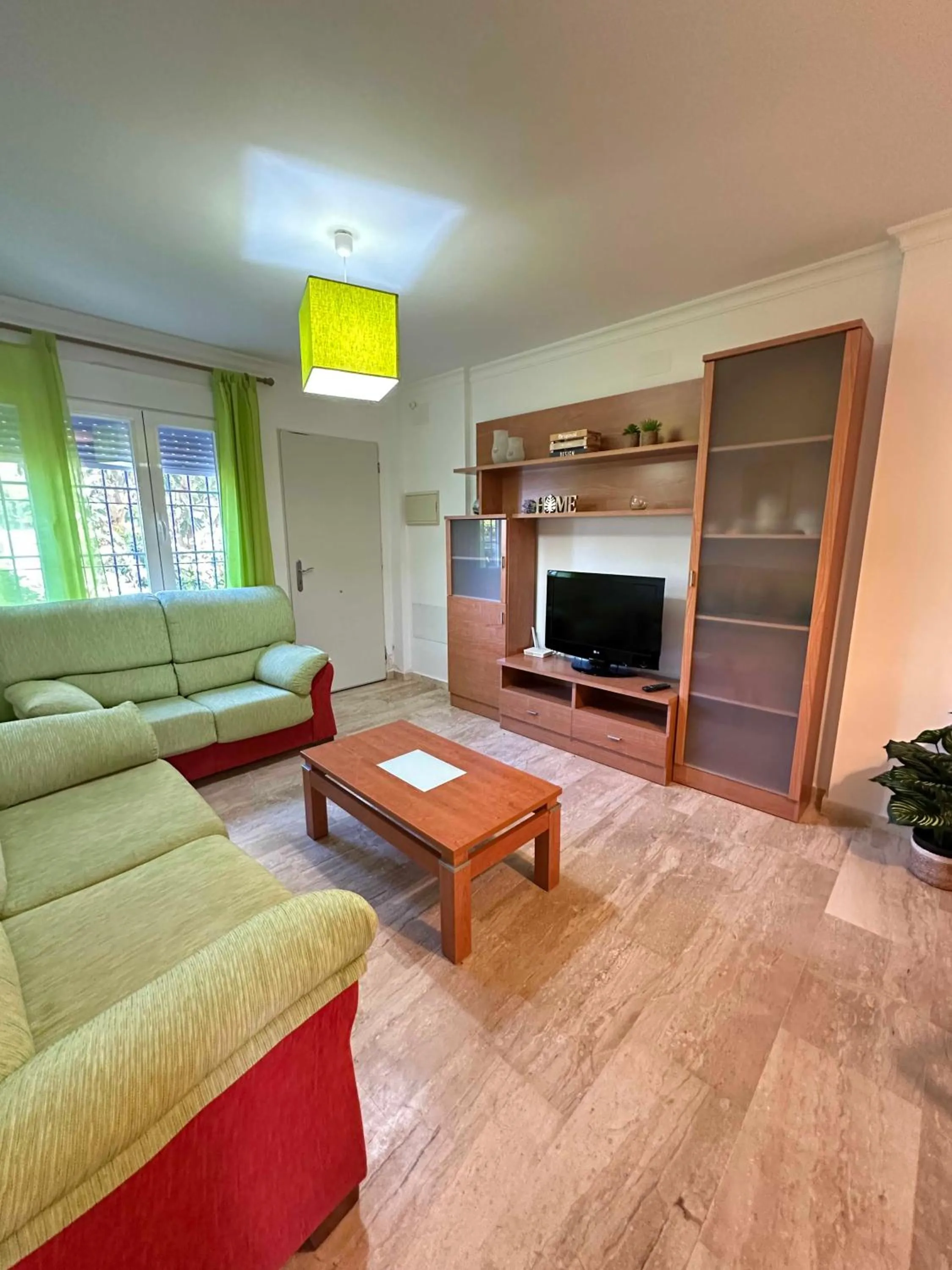 Communal lounge/ TV room in Taymar