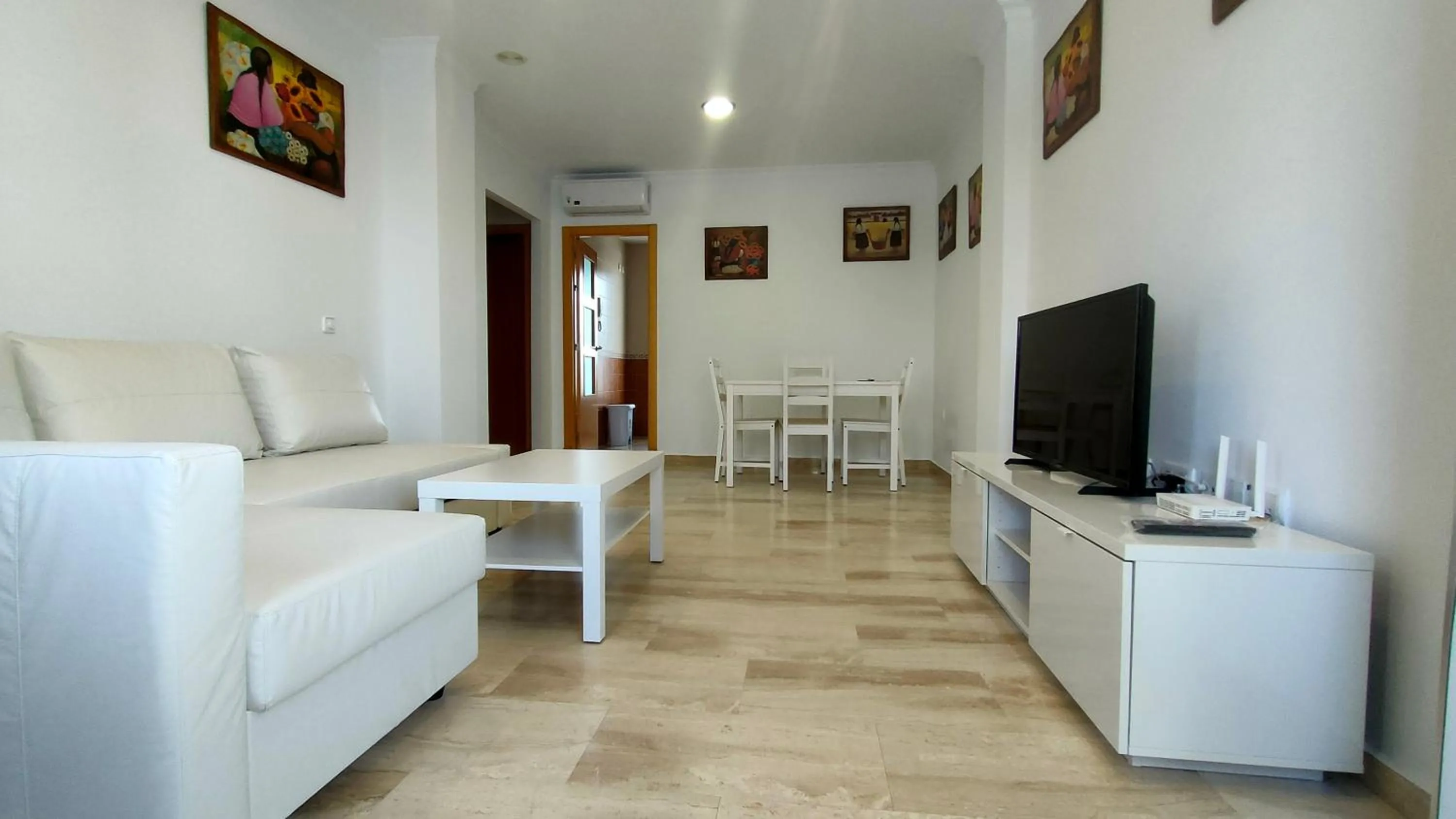 Communal lounge/ TV room in Taymar