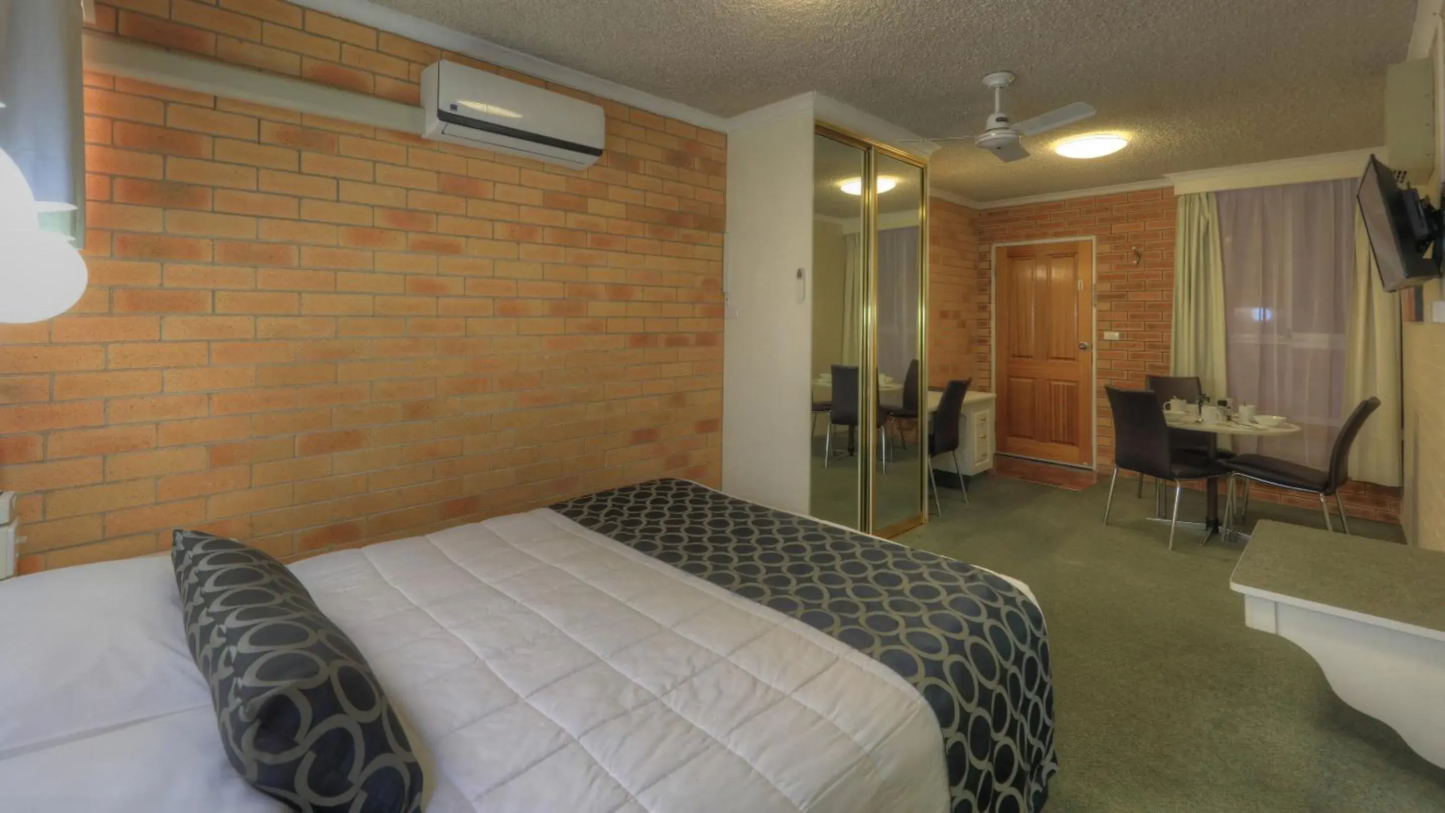 Family Room in Cousins Motor Inn Family Room in Cousins Motor Inn