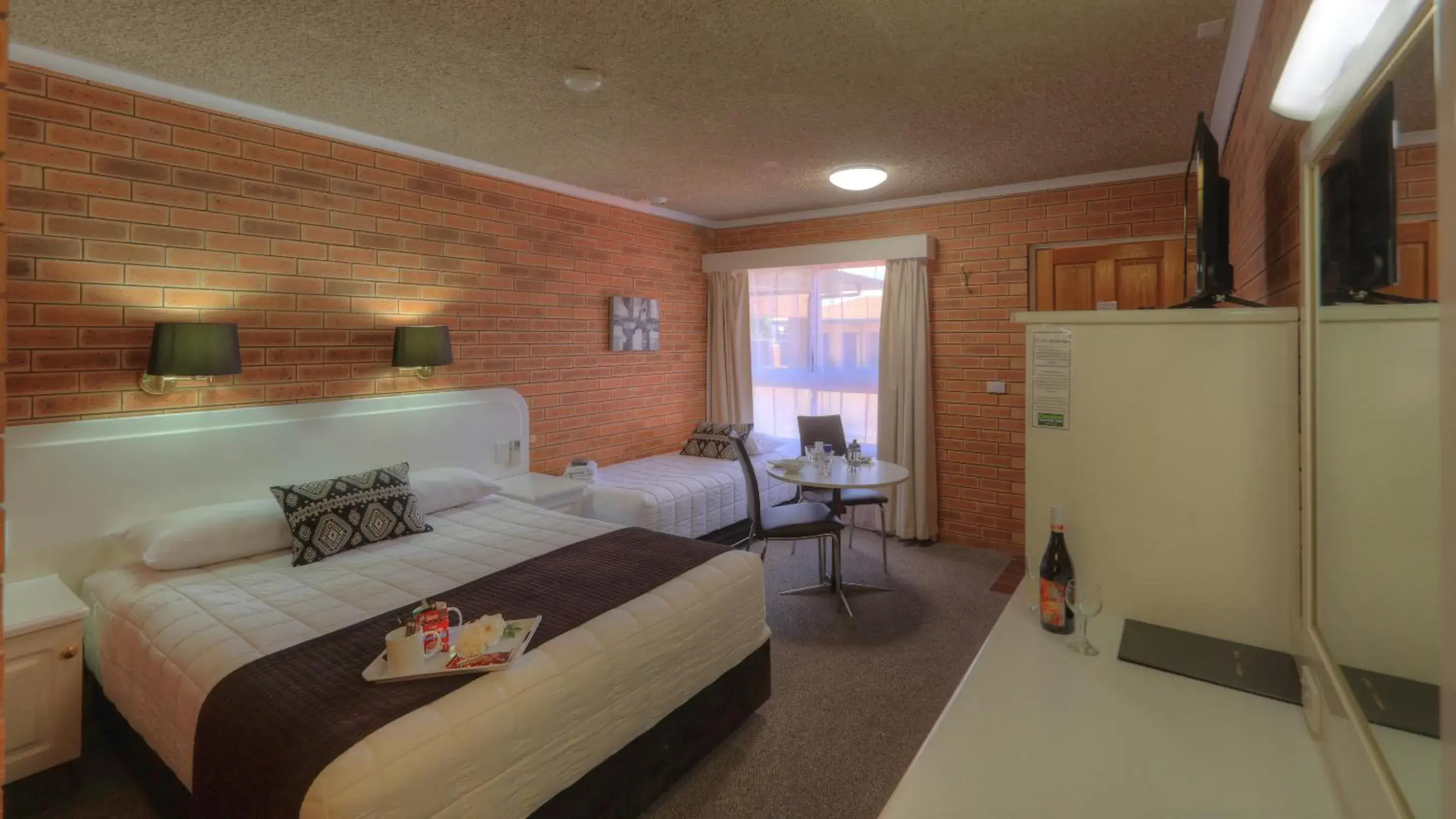 Twin Room in Cousins Motor Inn Twin Room in Cousins Motor Inn