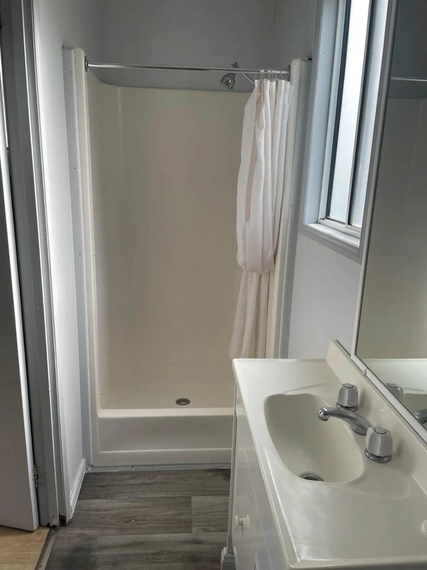 Shower in Lani's Holiday Island