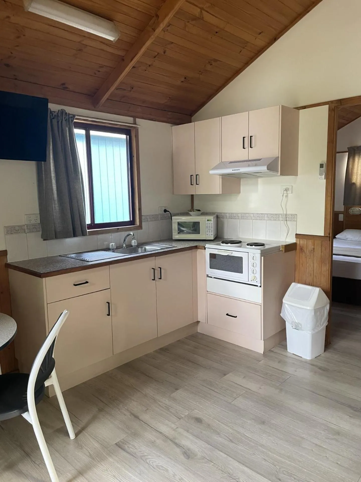 Kitchen or kitchenette in Lani's Holiday Island