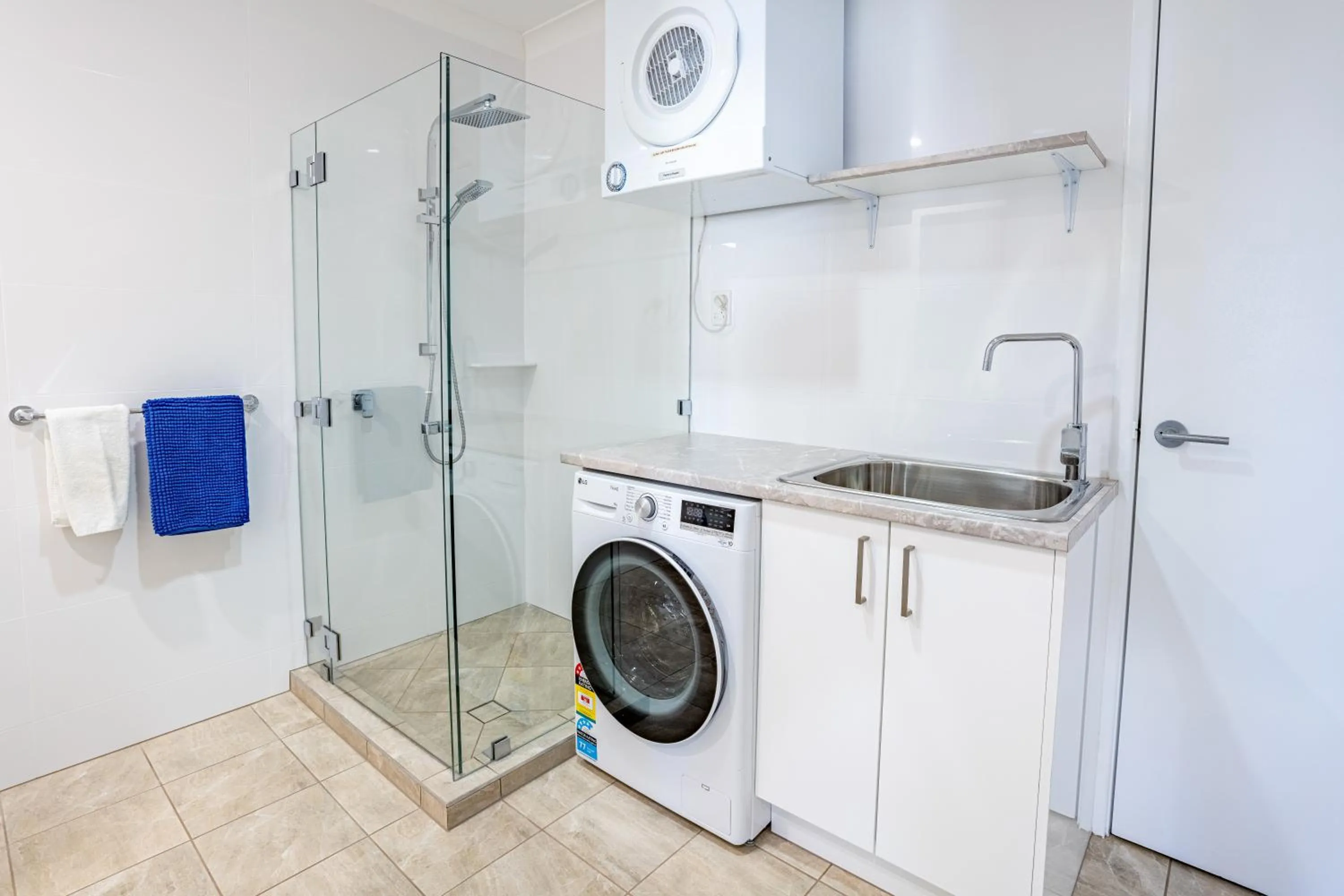 Bathroom in Kalbarri Murchison View Apartments