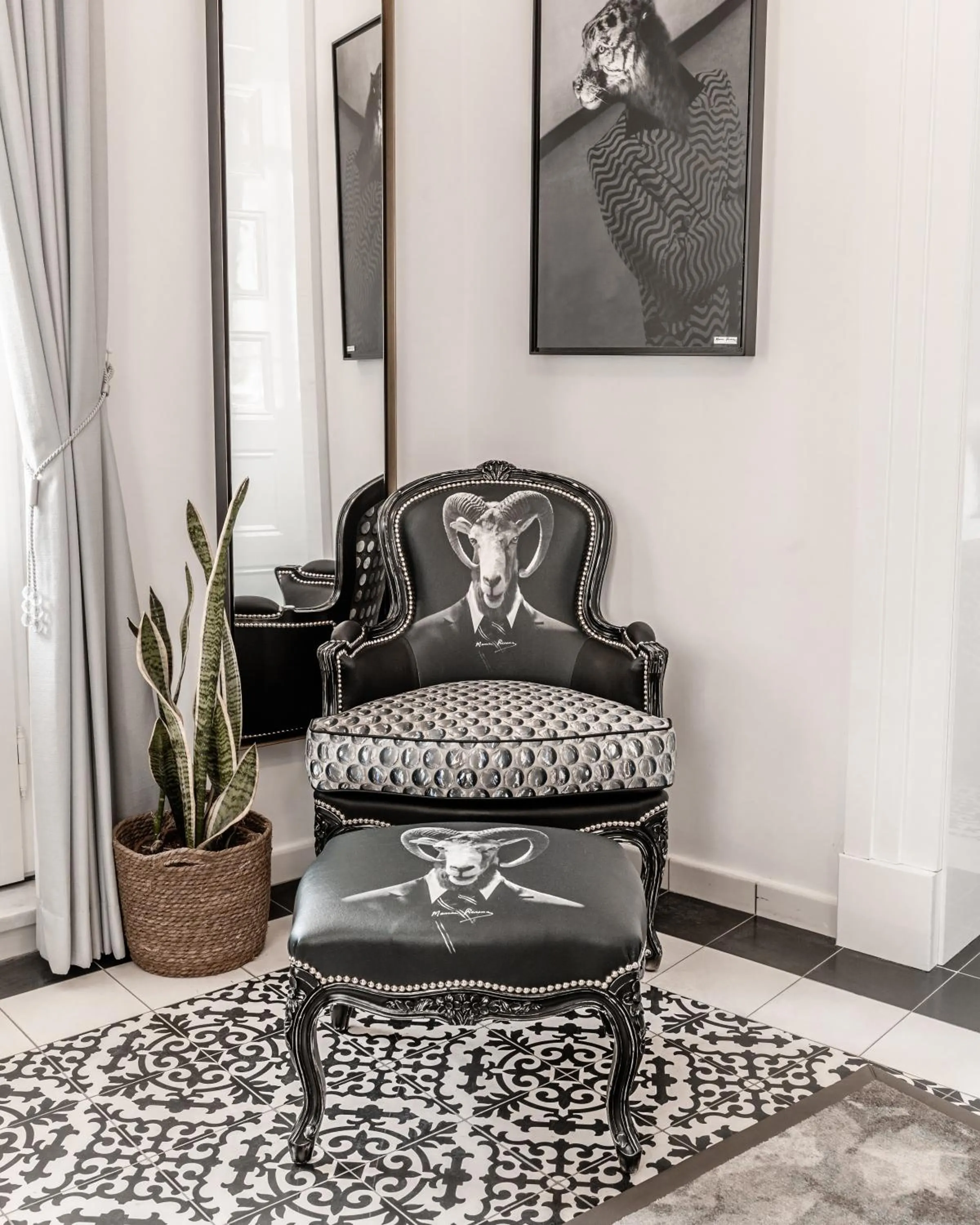 Seating area in Renoma Apartments