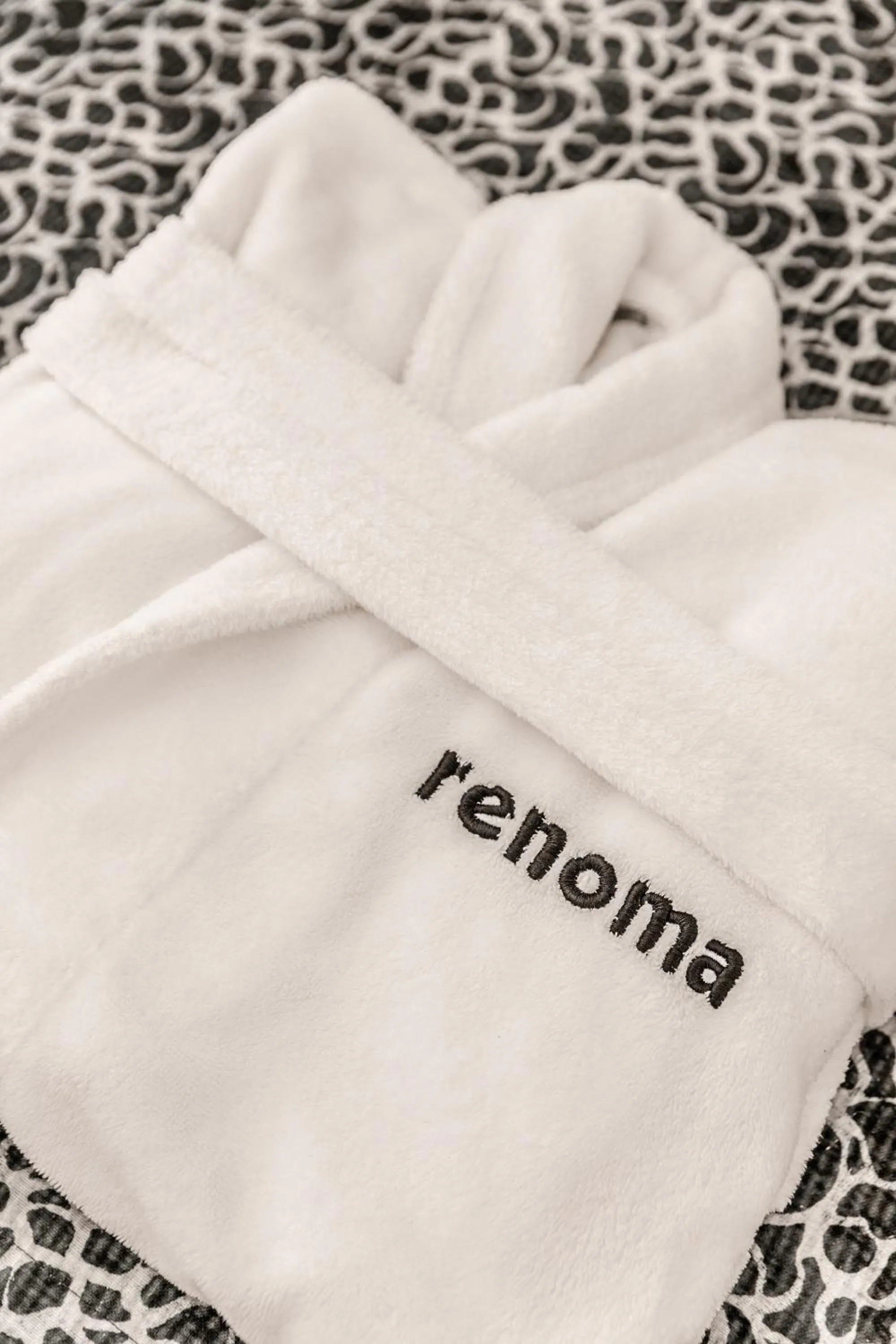 Text overlay in Renoma Apartments