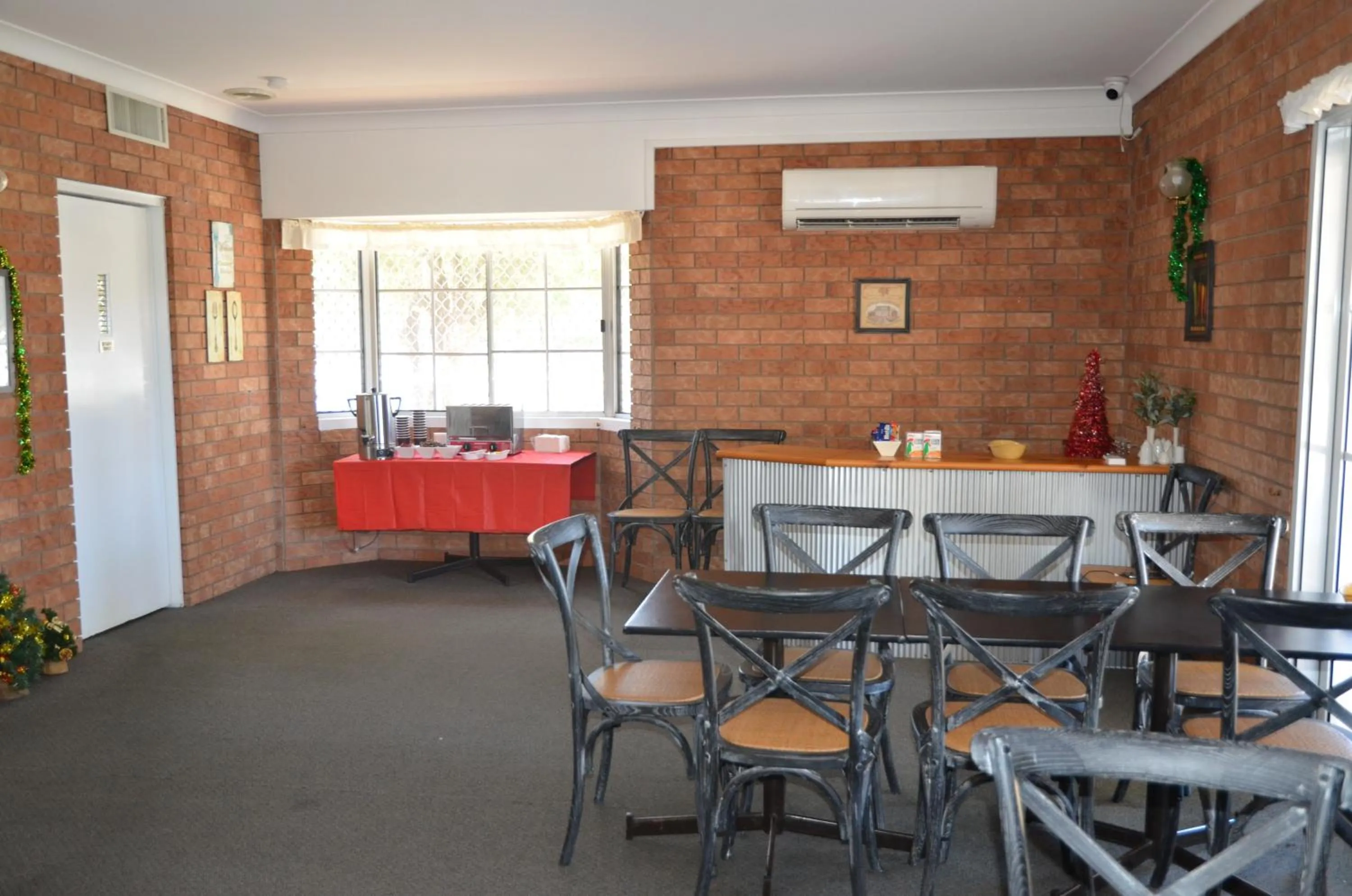 Continental breakfast in Alexander Motor Inn