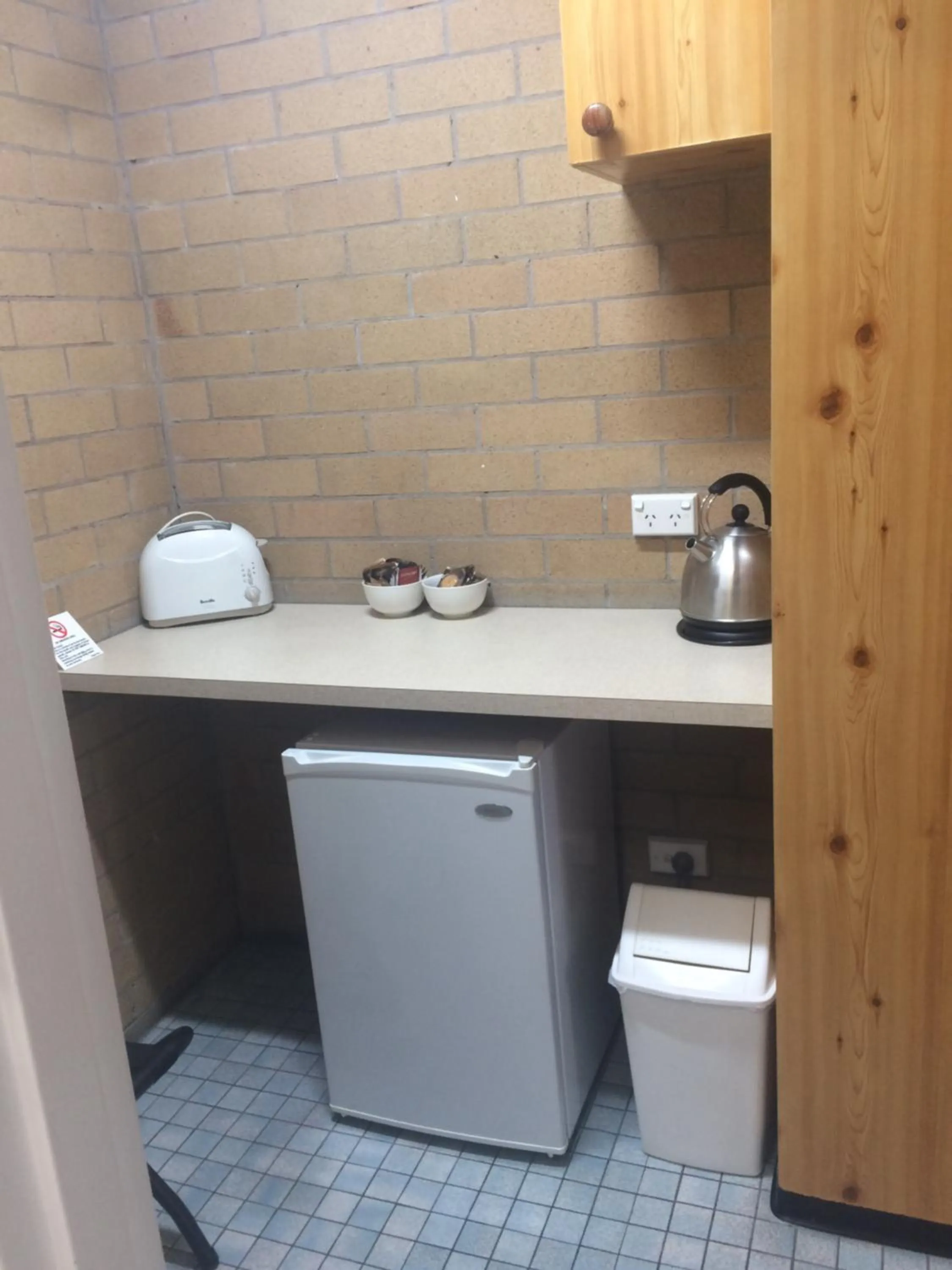 Kitchen or kitchenette in Alexander Motor Inn
