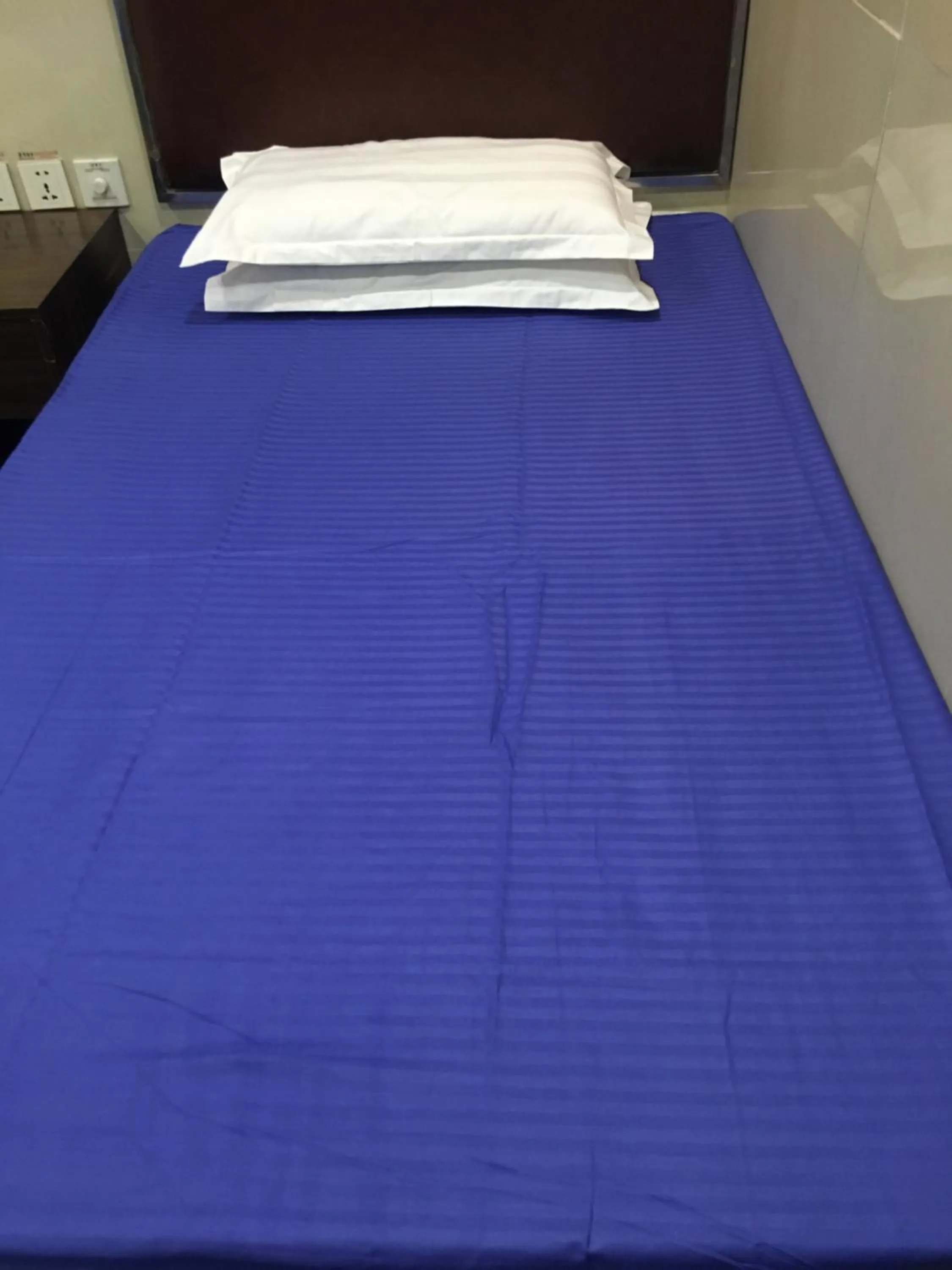 Bed in Kowloon YOUTH Village Tsim Sha Tsui 九龙青年公寓