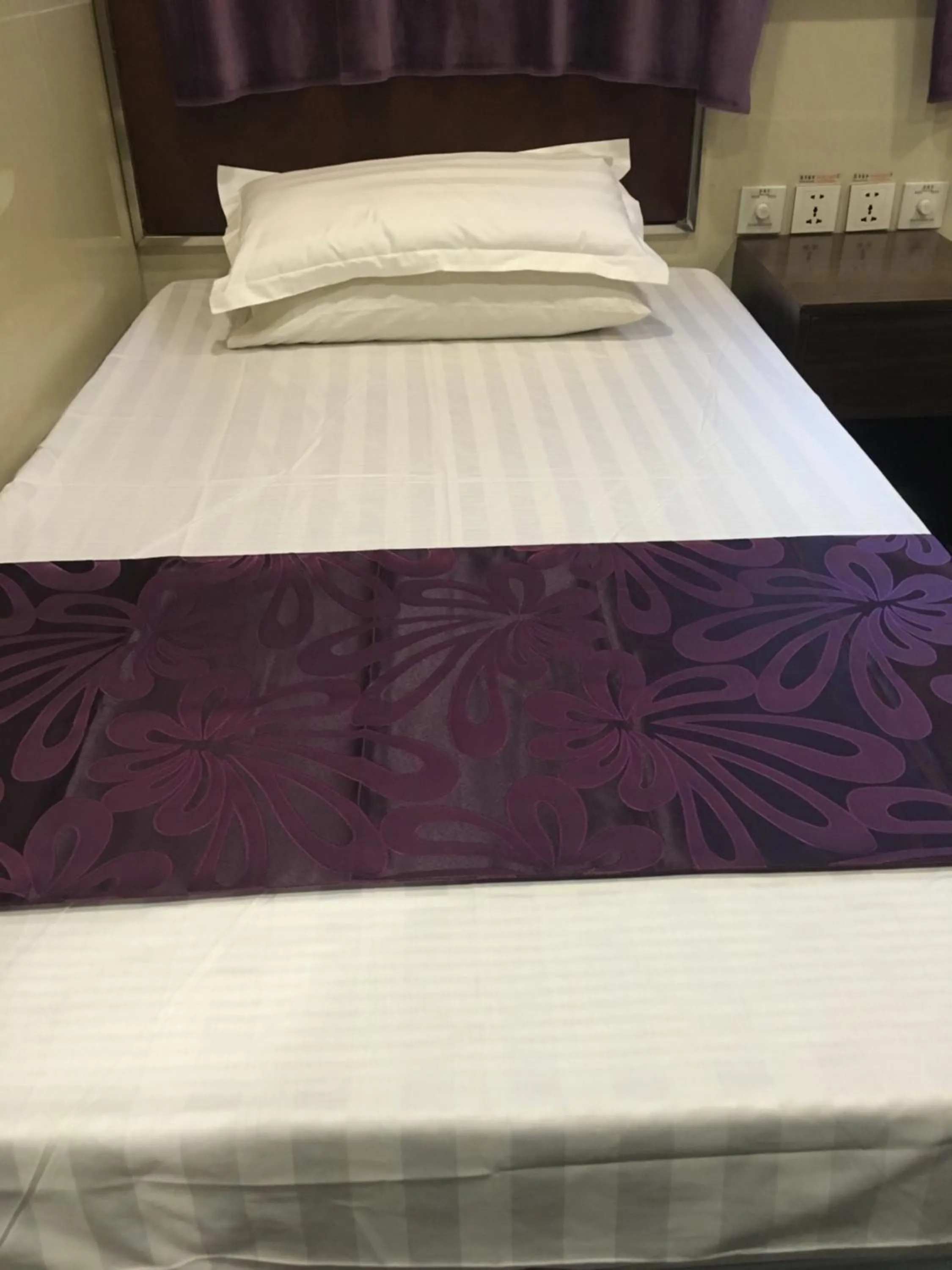Bed in Kowloon YOUTH Village Tsim Sha Tsui 九龙青年公寓