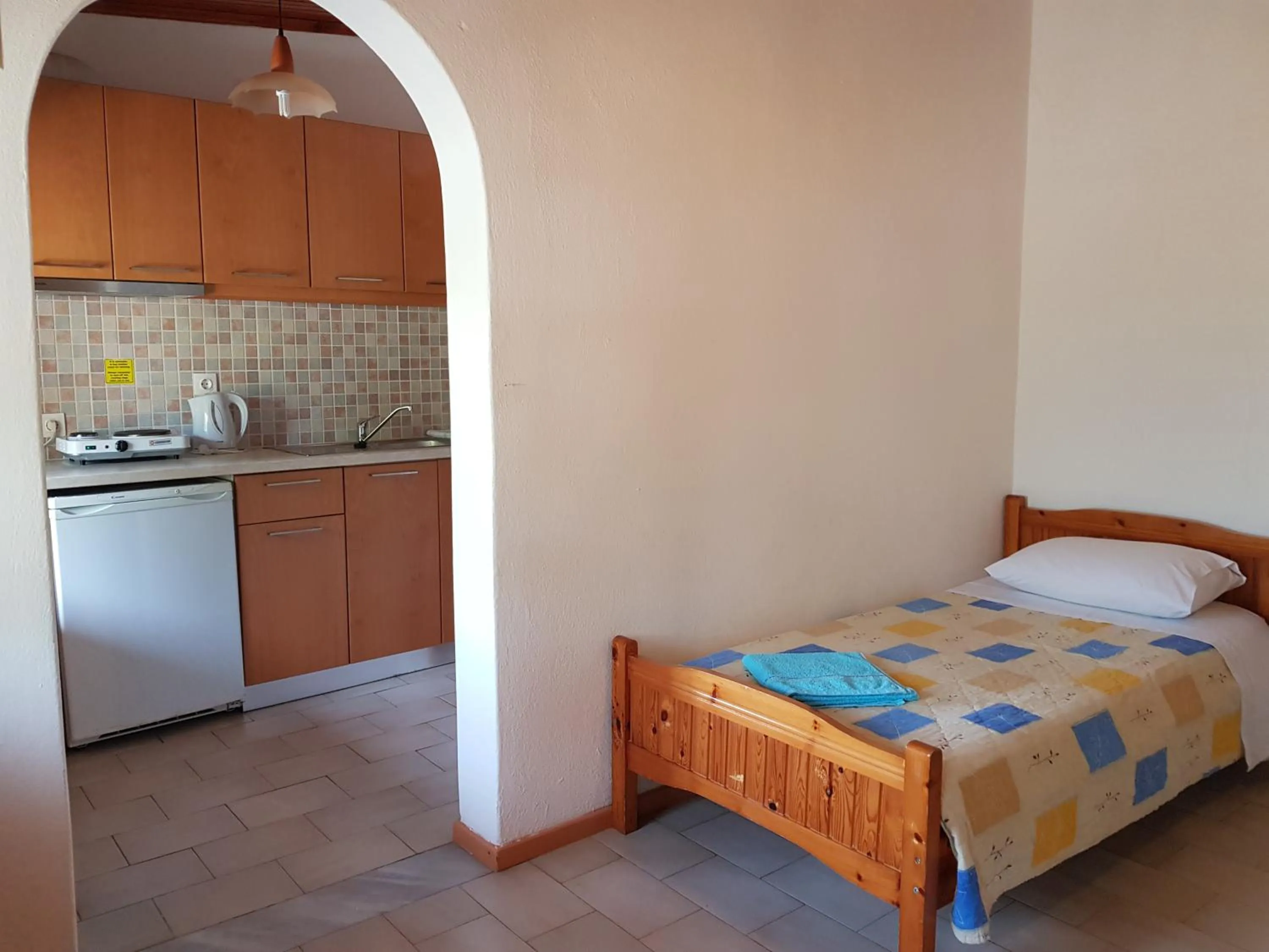 Kitchen or kitchenette, Bed in Asimina's House