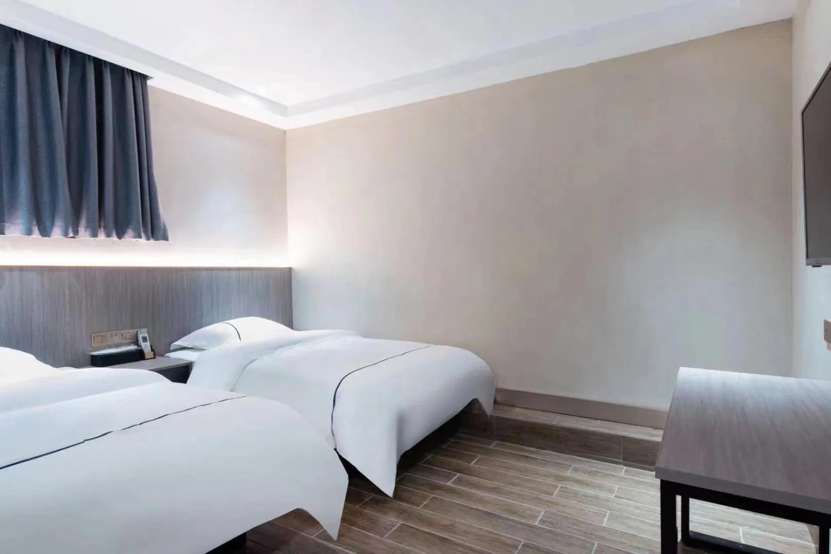 Bed in Guangzhou Haiyue Hotel