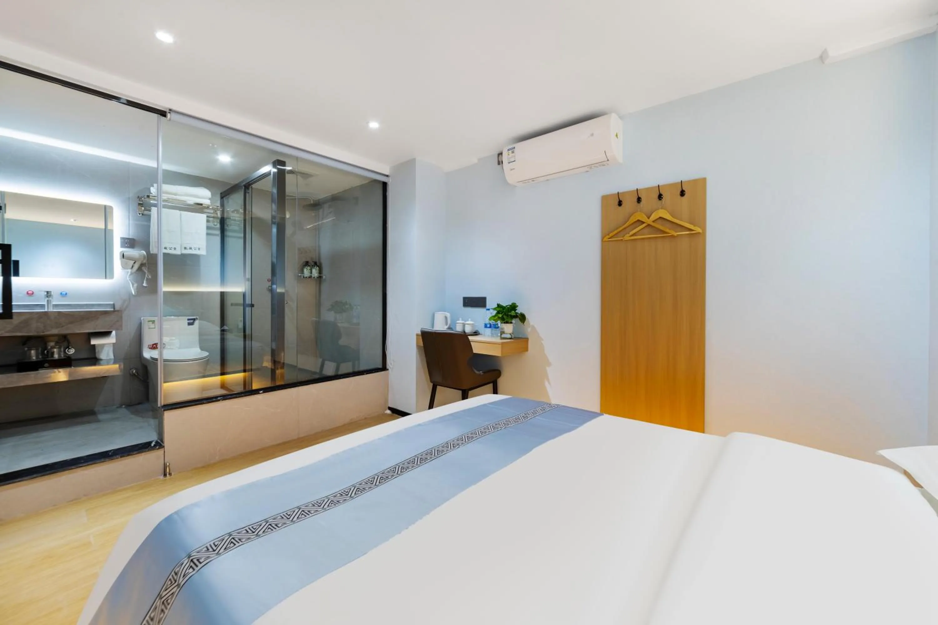 Bedroom in Guangzhou Haiyue Hotel