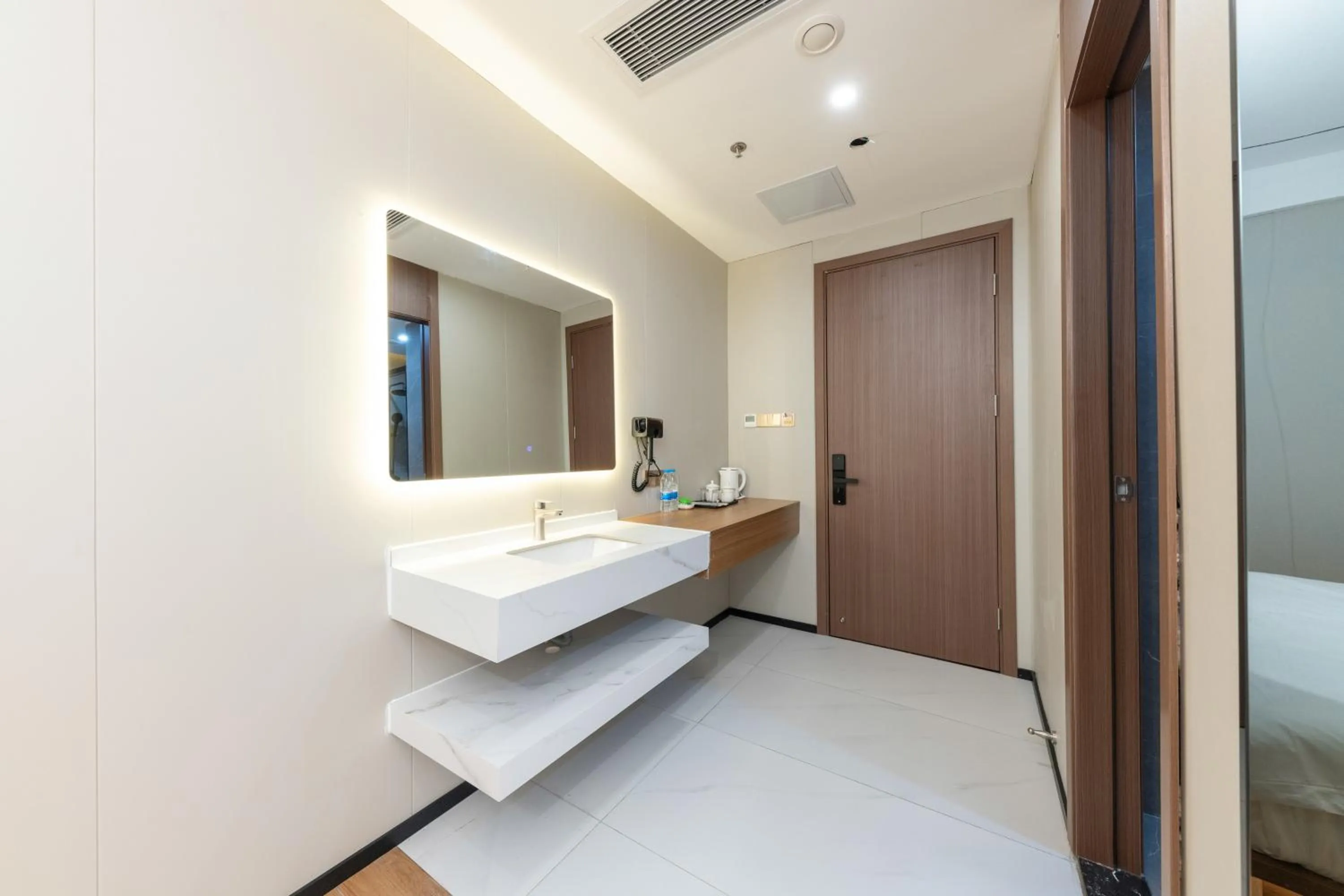 Photo of the whole room in Guangzhou Haiyue Hotel