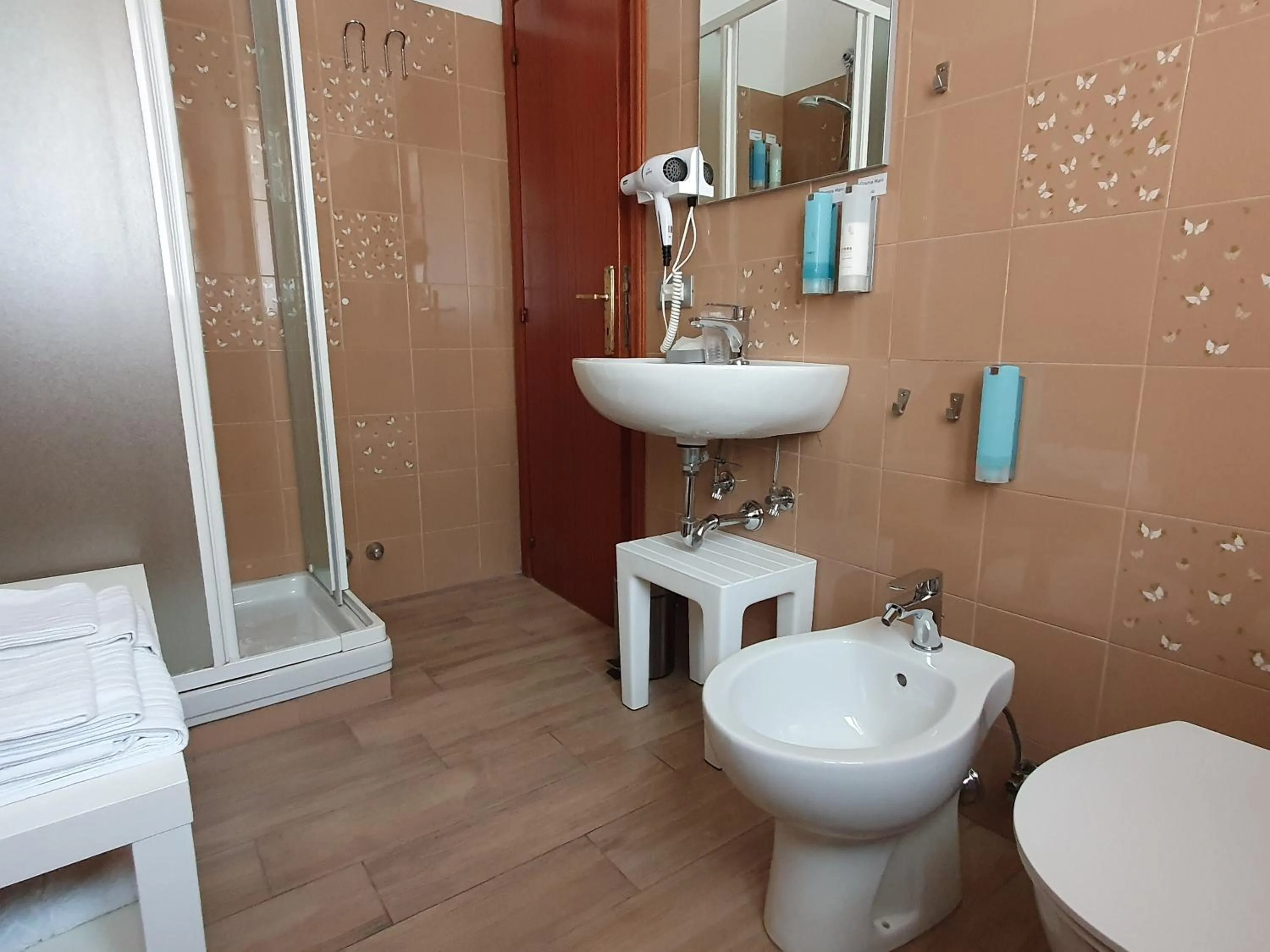 Shower in Hotel Cormorano