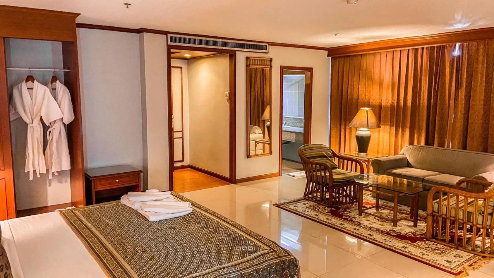 Living room, Bed in K Park Grand Hotel