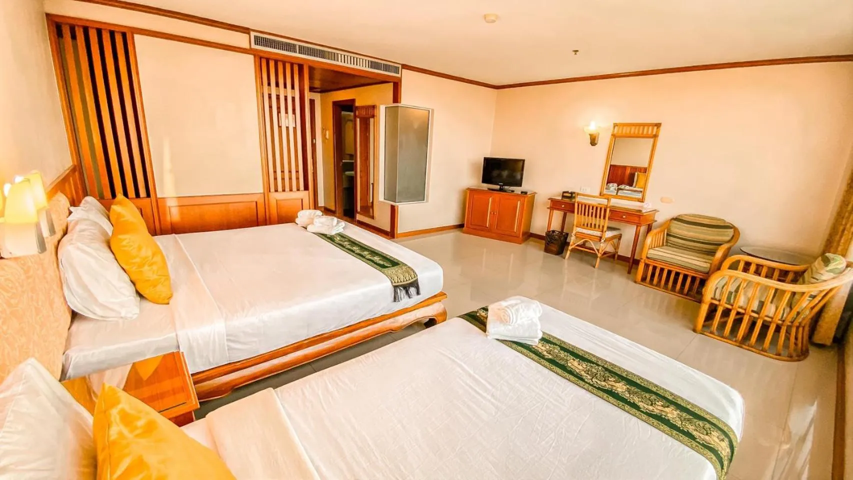 Photo of the whole room, Bed in K Park Grand Hotel