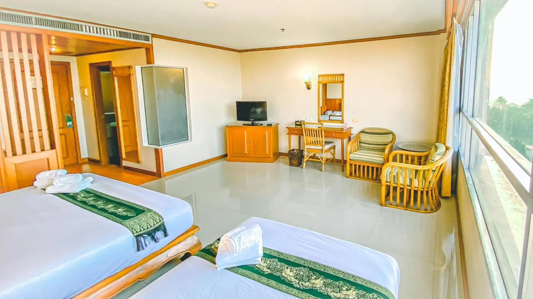 Photo of the whole room, Bed in K Park Grand Hotel