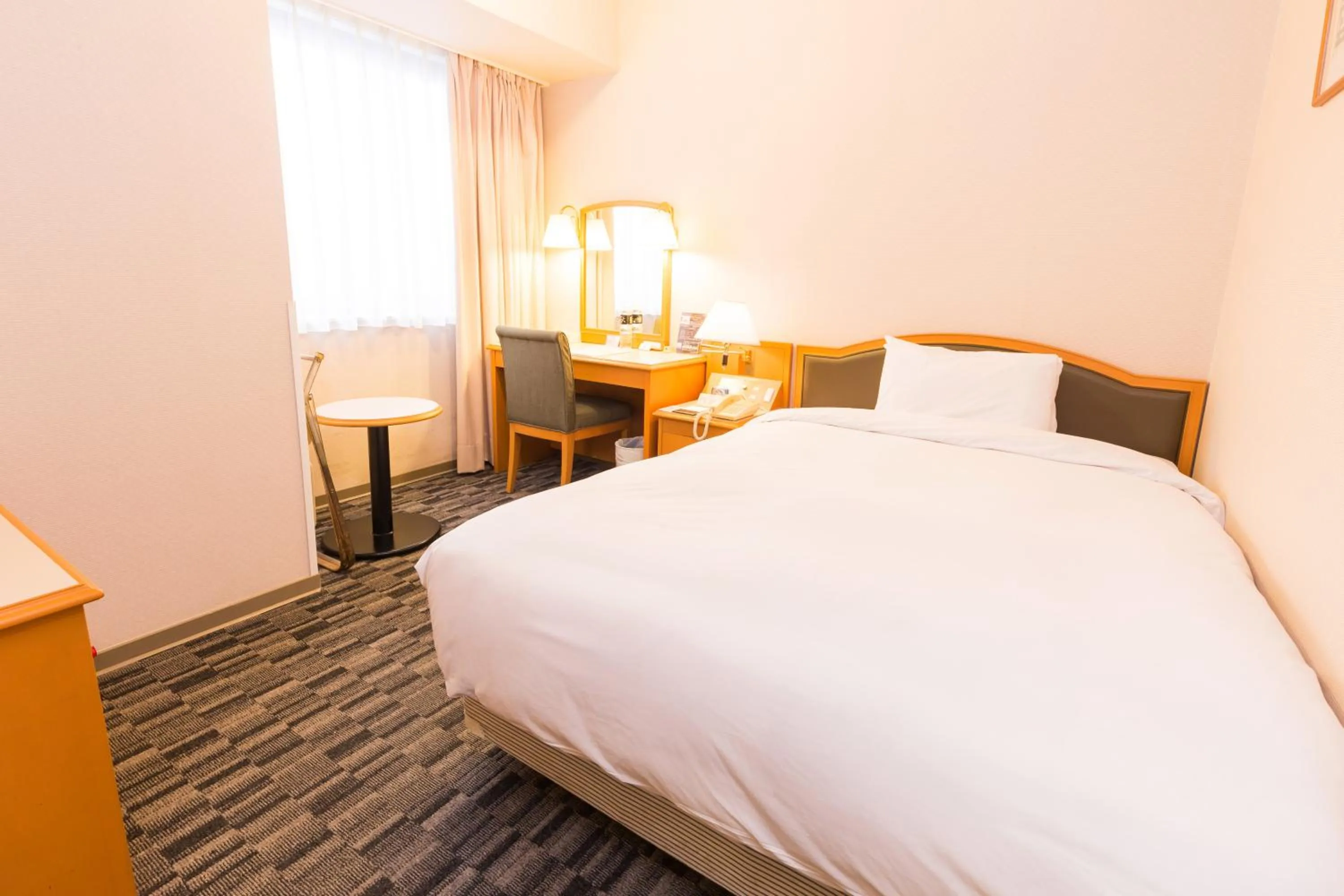 Bed in Hotel Sunroute Taipei