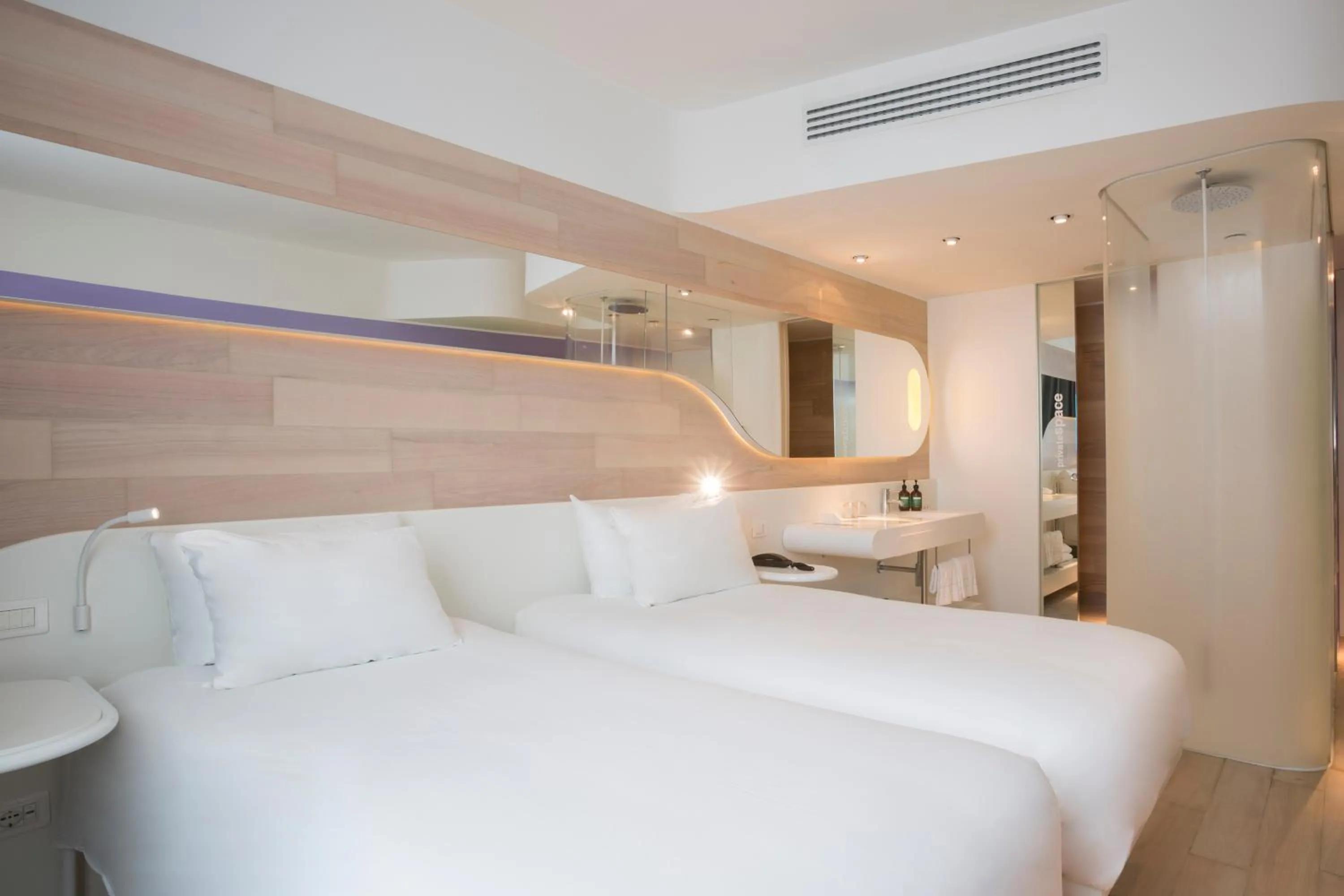 Bathroom, Bed in voco Milan-Fiere by IHG