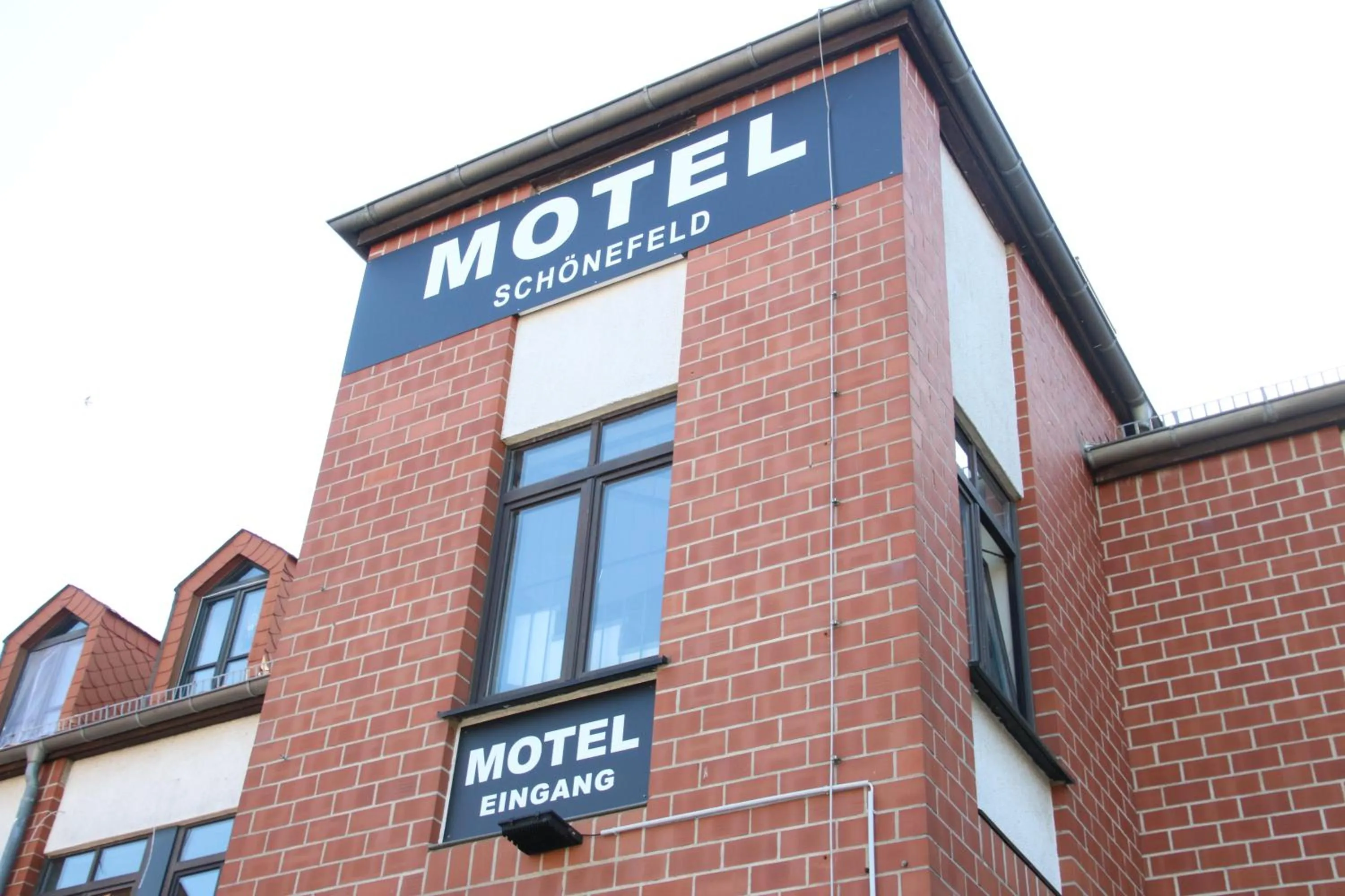 Property building in Motel Schönefeld