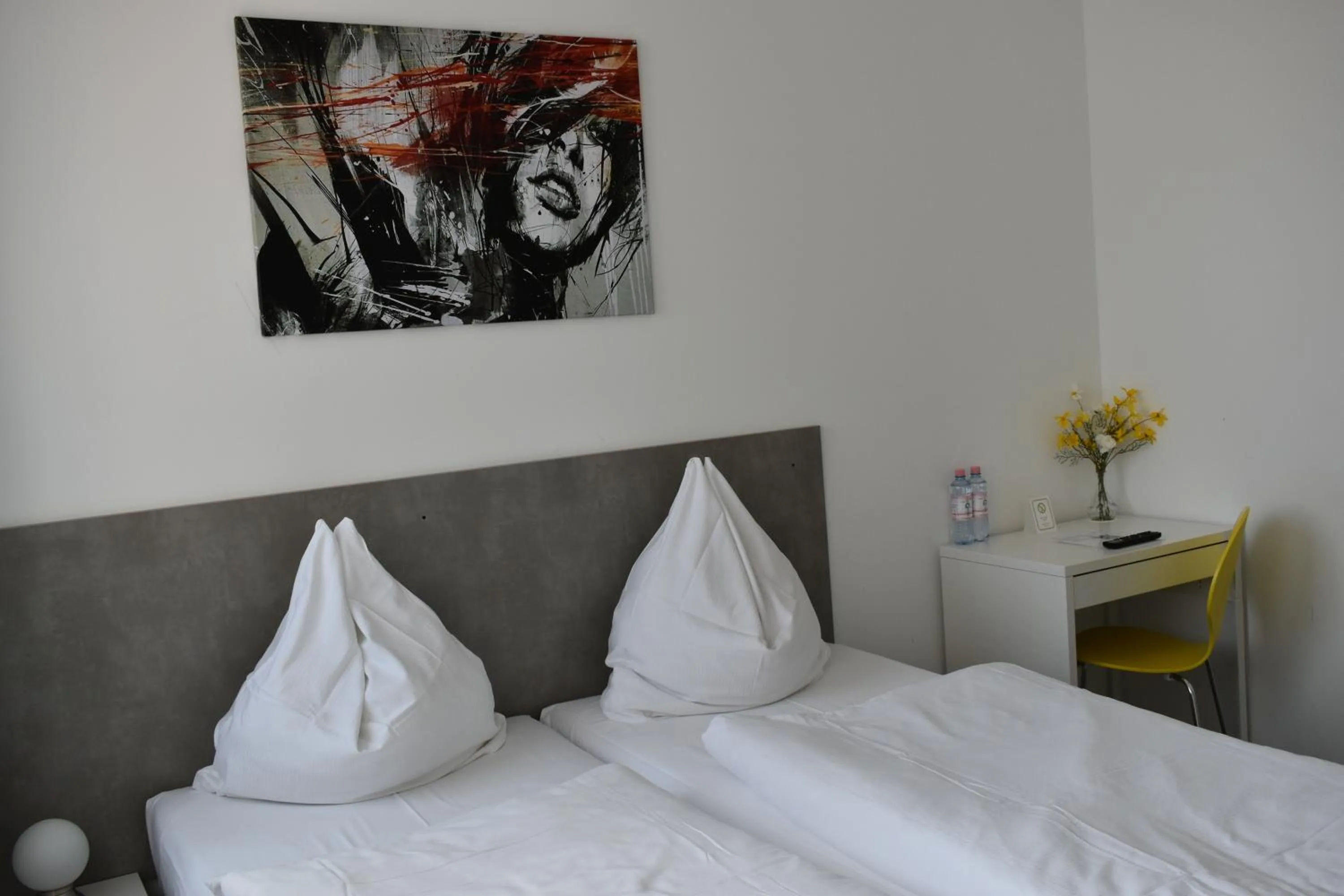 Bed in Motel Schönefeld