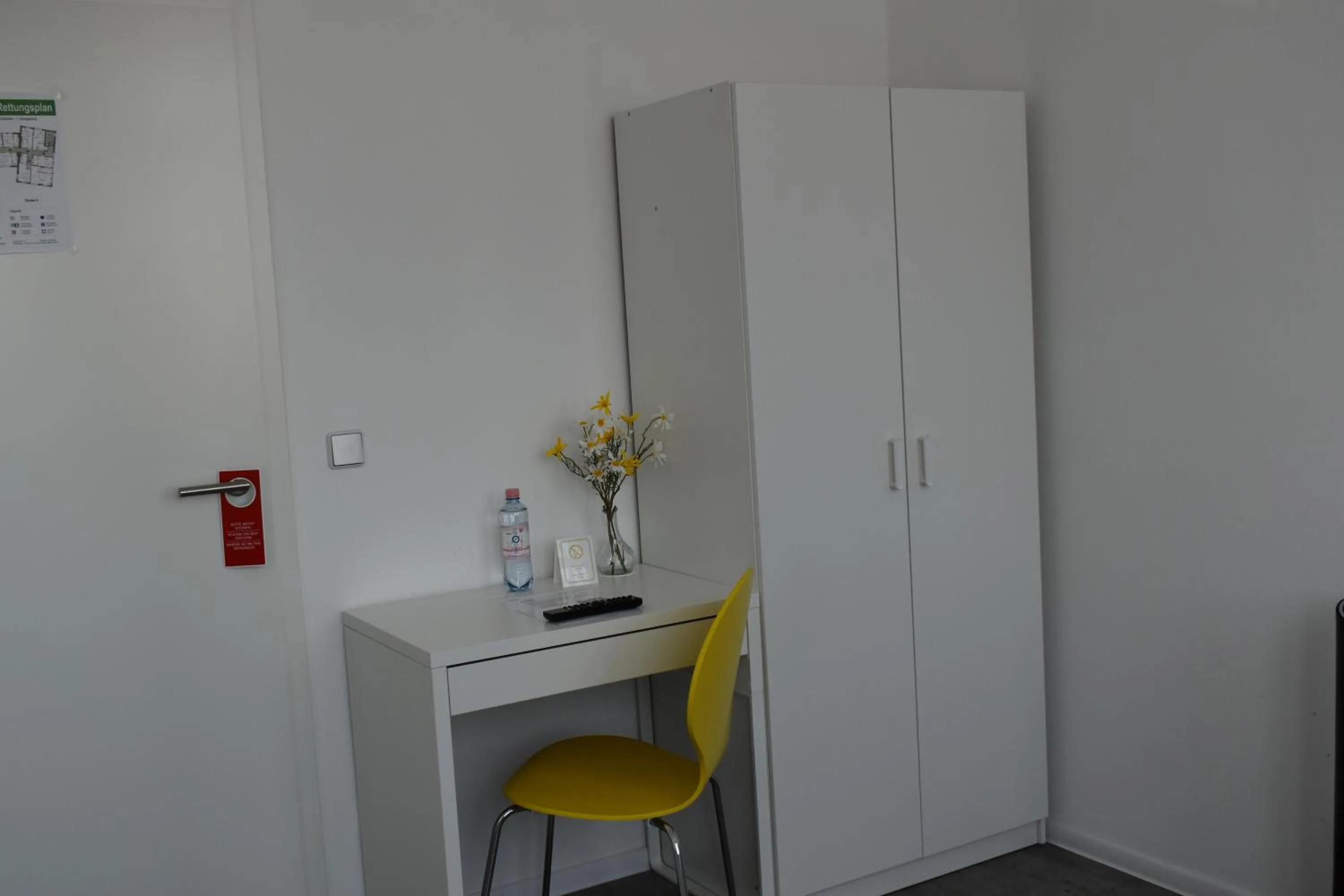 Seating area in Motel Schönefeld