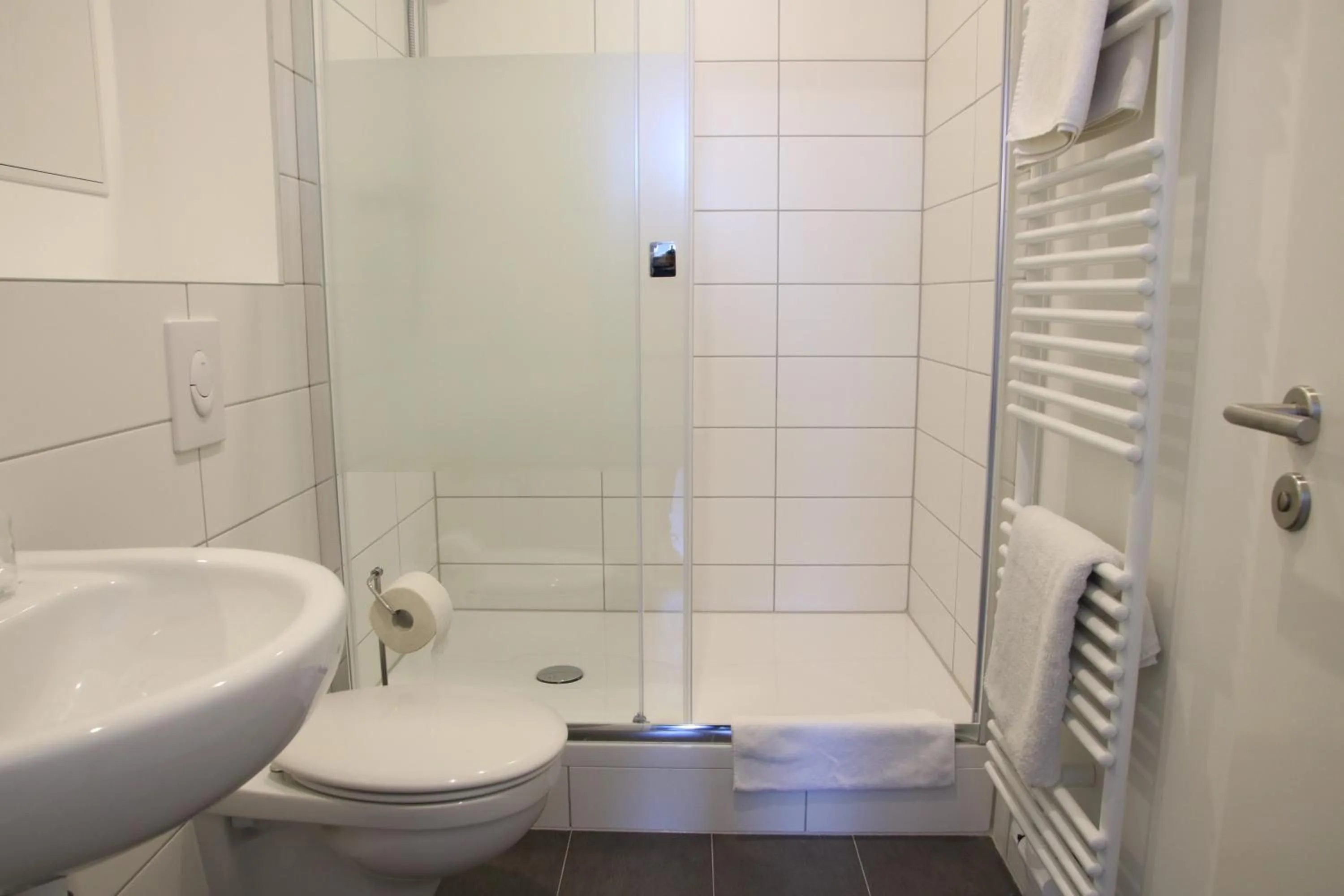 Bathroom in Motel Schönefeld