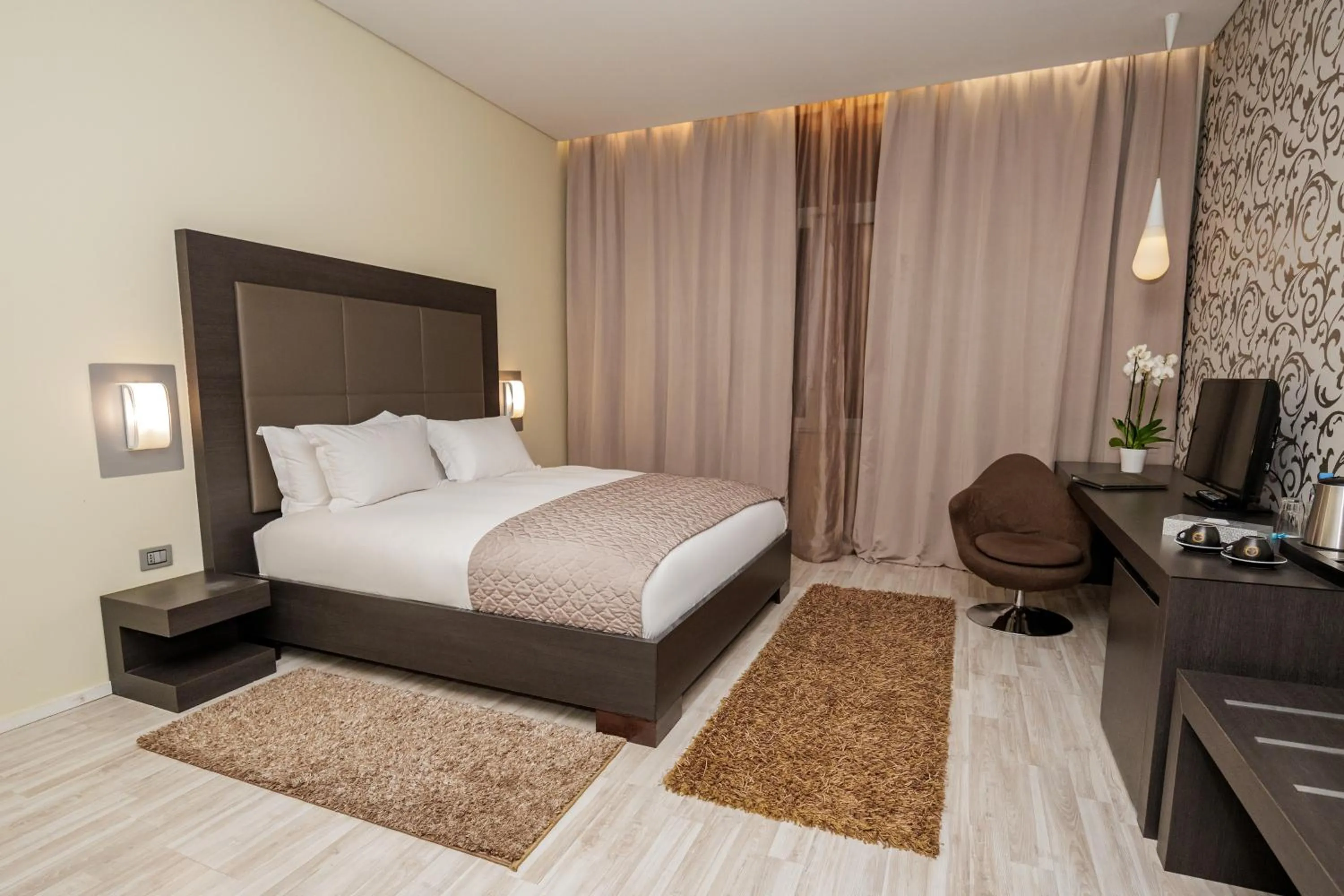 Bed in Sky Hotel Tirana